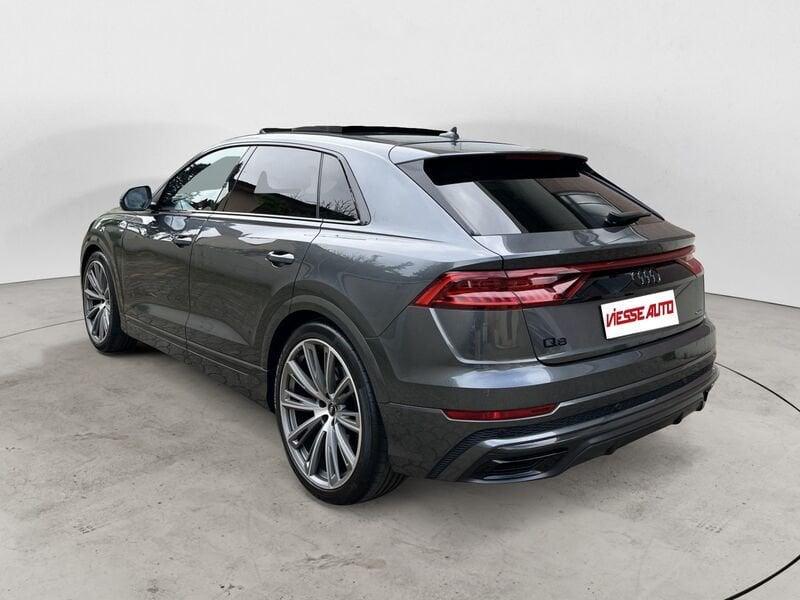 Audi Q8 55 TFSI quattro tiptronic Sport