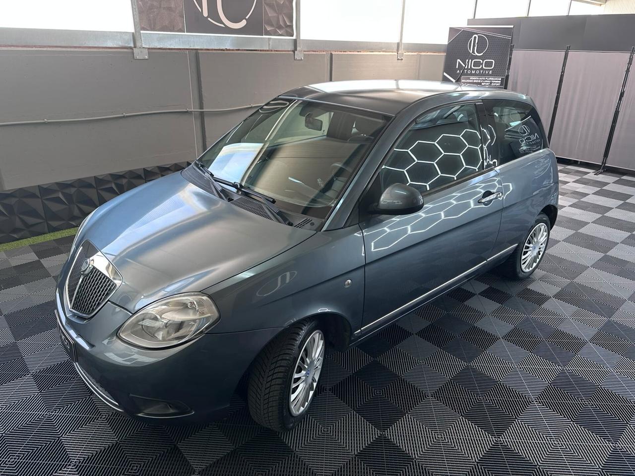 Lancia Ypsilon 1.2 69 CV Platino