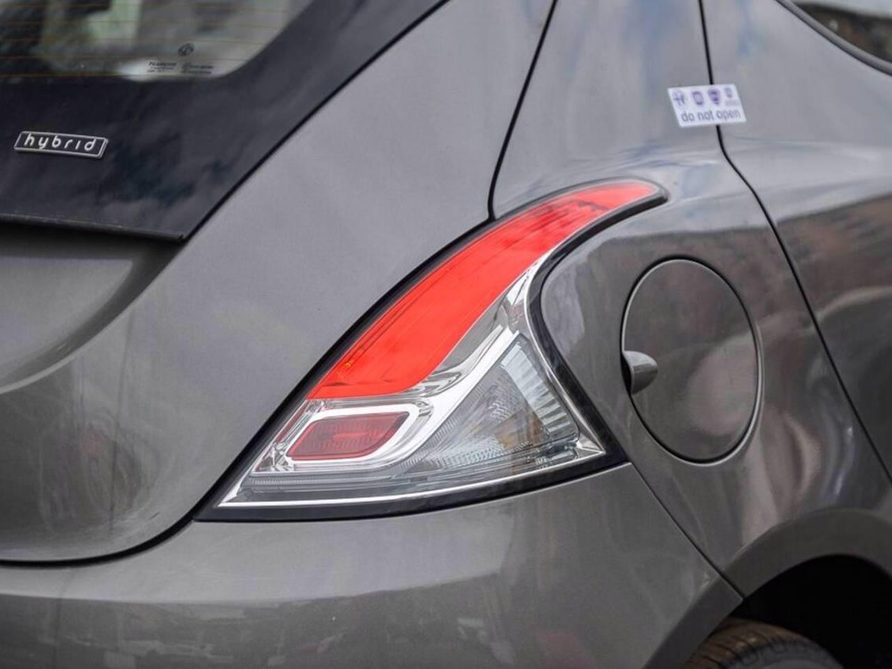 LANCIA Ypsilon III 2021 - Ypsilon 1.0 firefly hybrid Silver s&s 70cv