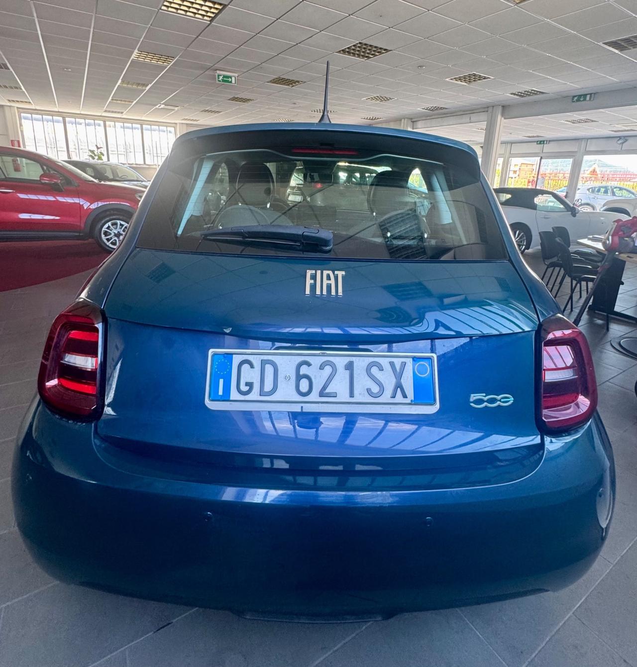Fiat 500 500e Berlina 42 kWh La Prima