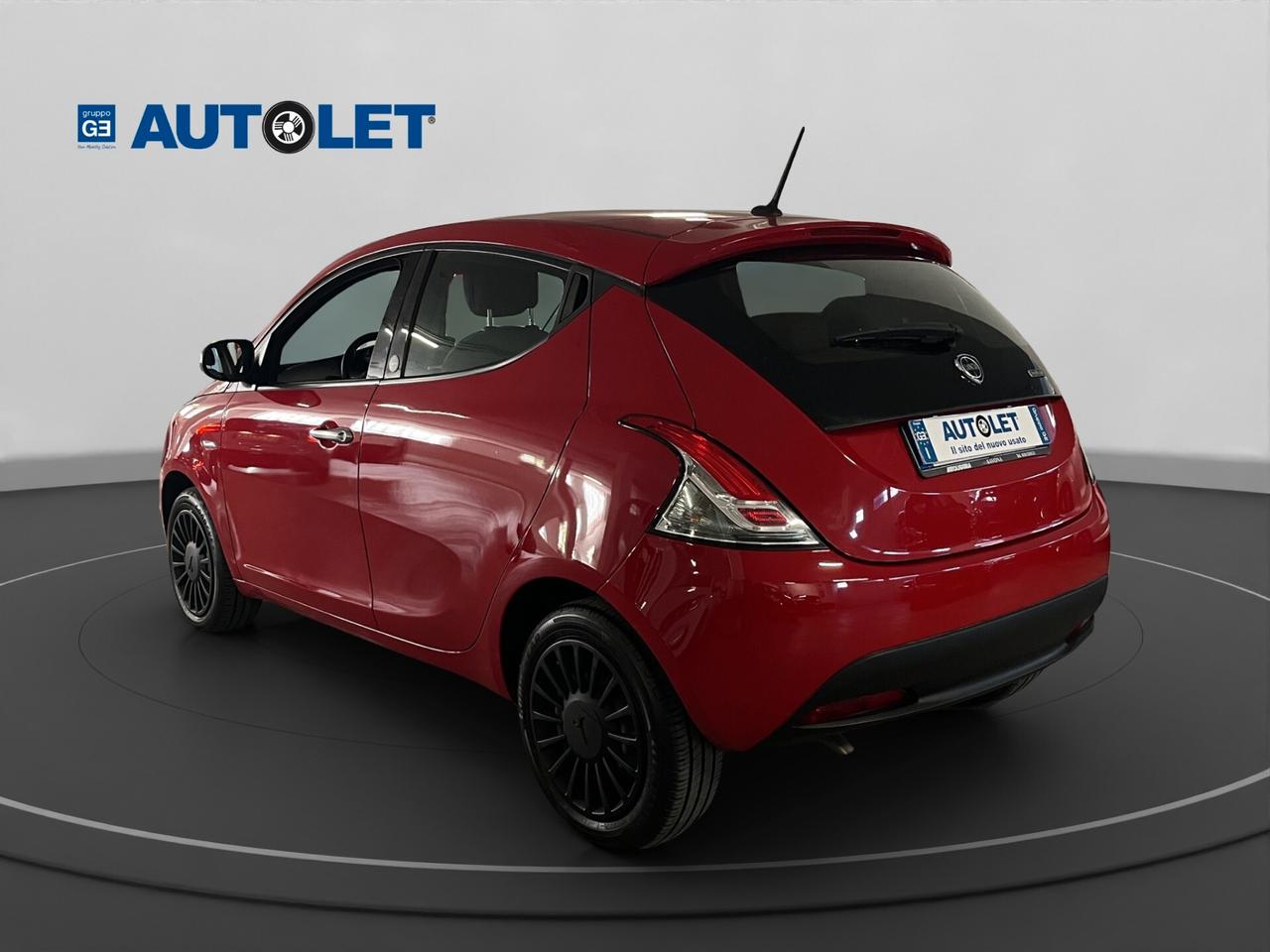 Lancia Ypsilon 1.0 FireFly 5 porte S&S Hybrid Ecochic Silver 70CV