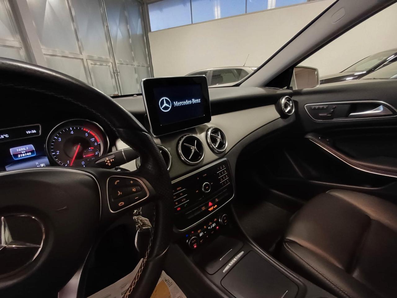 Mercedes-benz GLA 200 Aut Enduro TETTO/PELLE/HARMAN