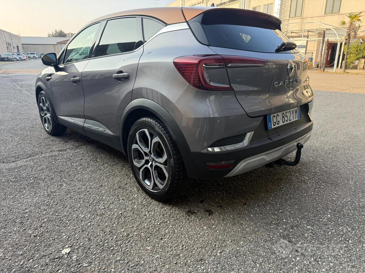 Renault Captur 1.6 E-Tech hybrid Intens 145cv auto