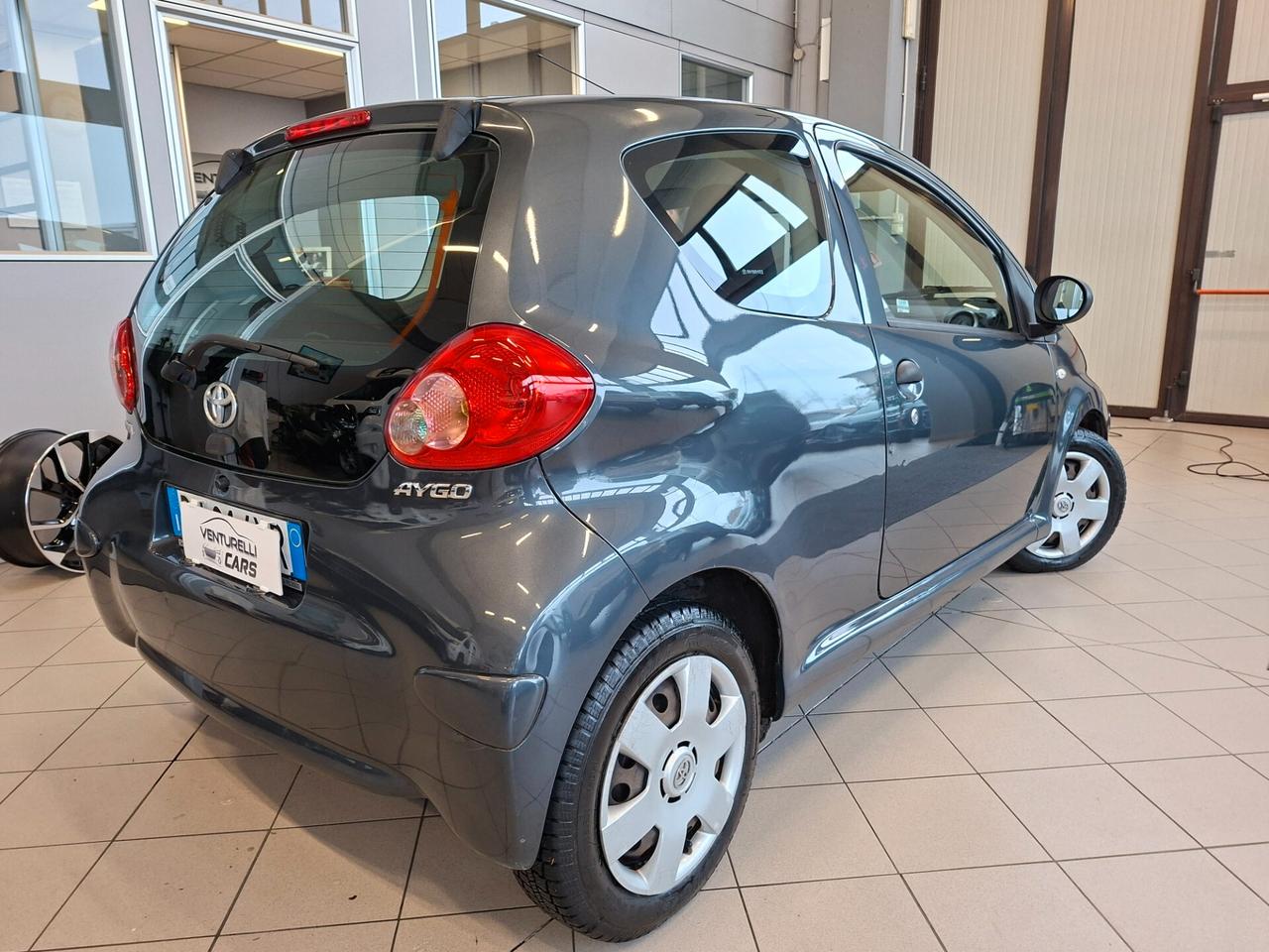 Toyota Aygo 1.0 12V VVT-i 3 porte Sol CON CLIMA