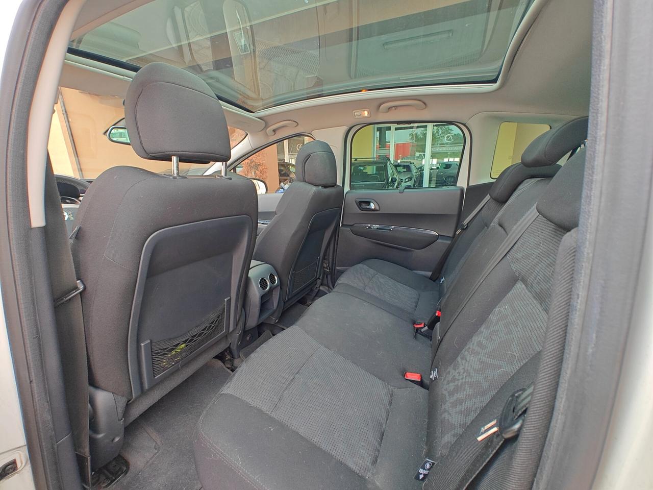 Peugeot 3008 1.6 HDi 112CV cambio robotizzato Business