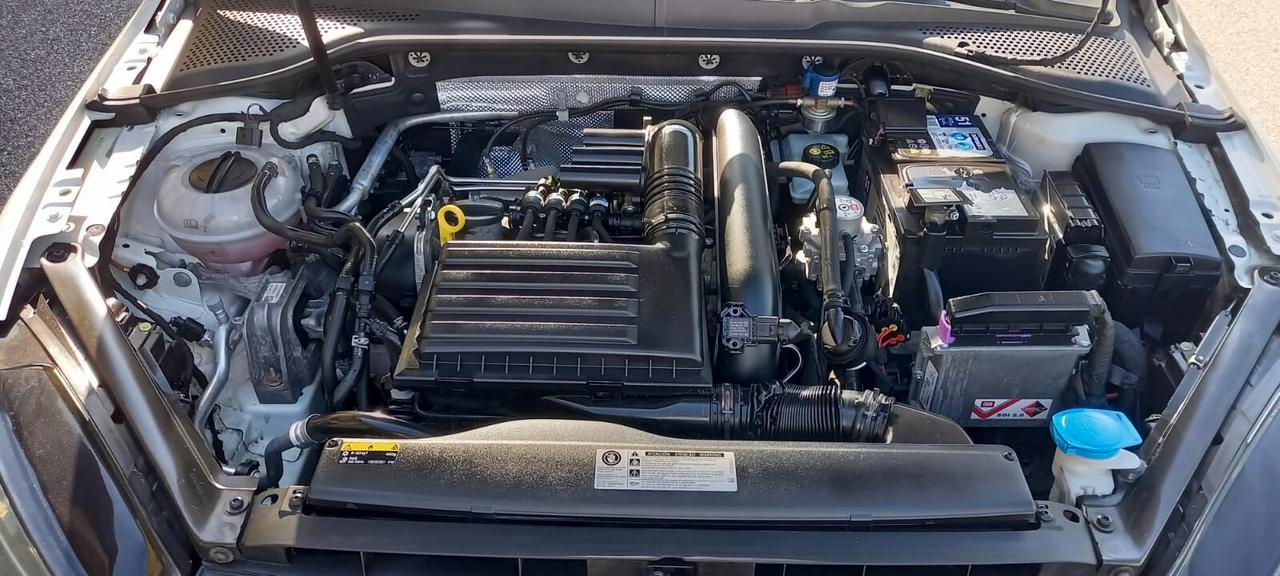Volkswagen Golf 7 Benzina -GPL cc. 1.4 CV. 125 TSI Executive BluMotion Tech Allestimento Highline Cambio Automatico 7 Marce DSG 5 Porte 5 Posti.
