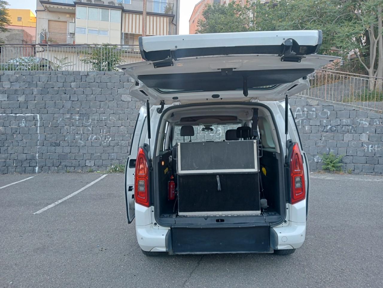 Opel Combo Life Pianale ribassato con rampa disabili in carrozzina