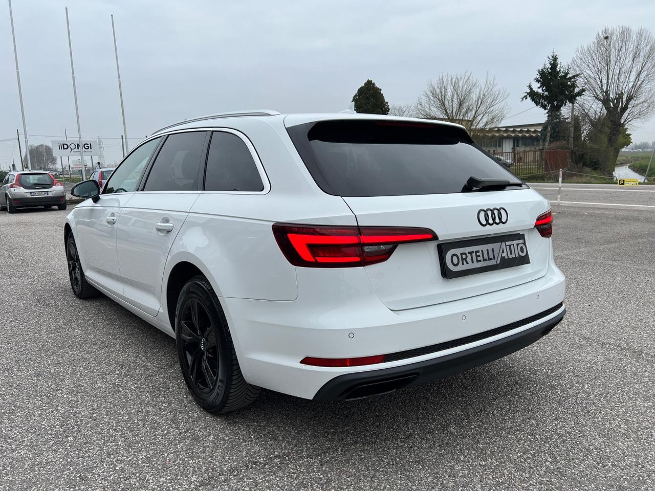 AUDI A4 Avant 30 TDI S tronic Business