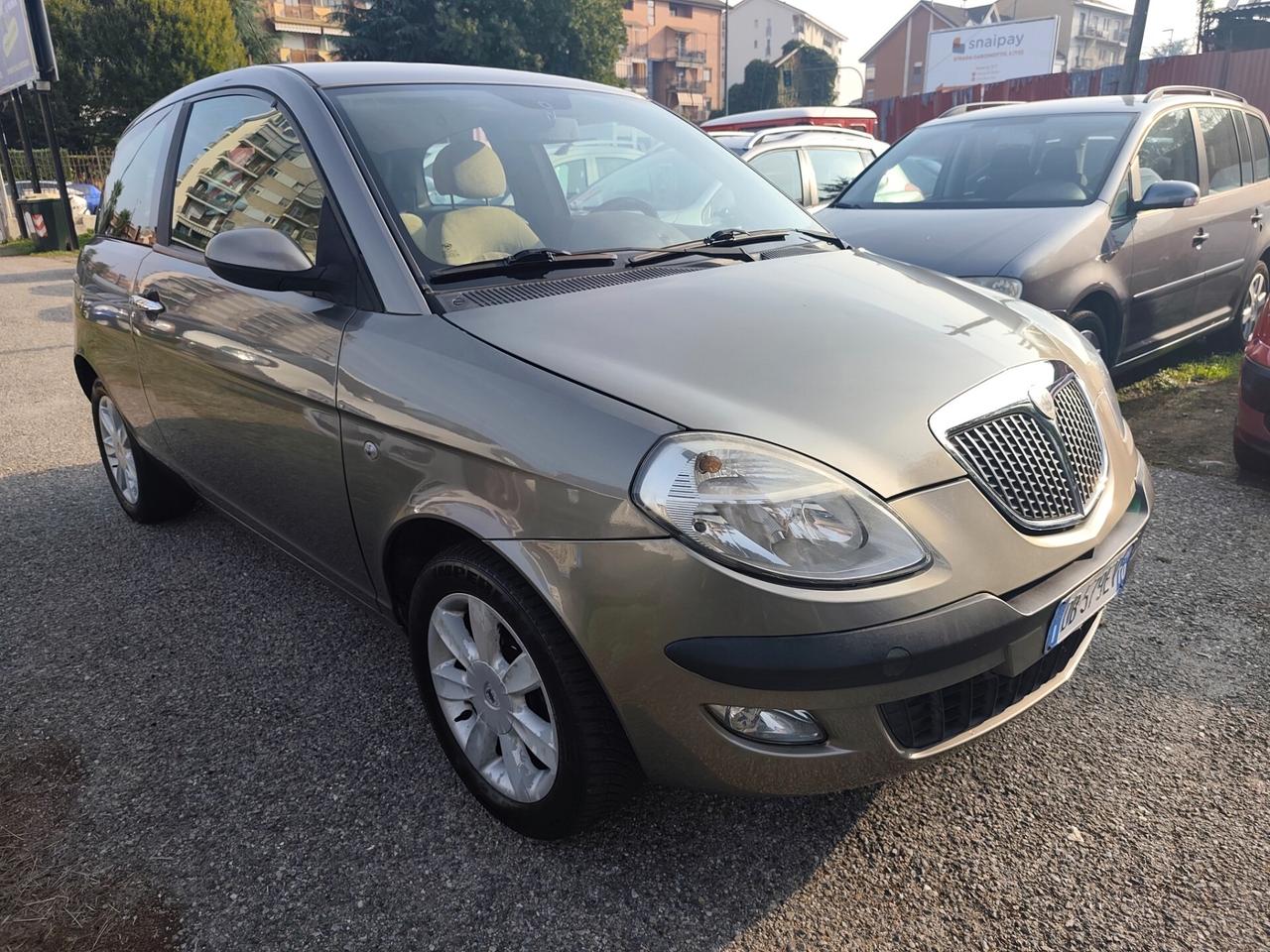 Lancia Ypsilon 1.3 MJT 75 CV Oro