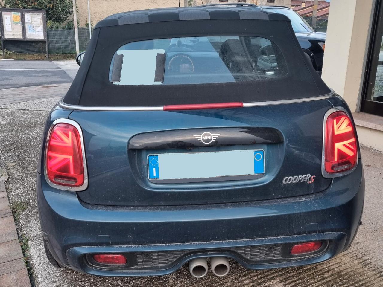 Mini Cooper S Cabrio Sidewalk