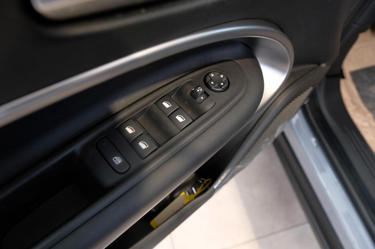 Jeep Avenger 1.2 110 CV MHEV Summit+LED AMBIENT