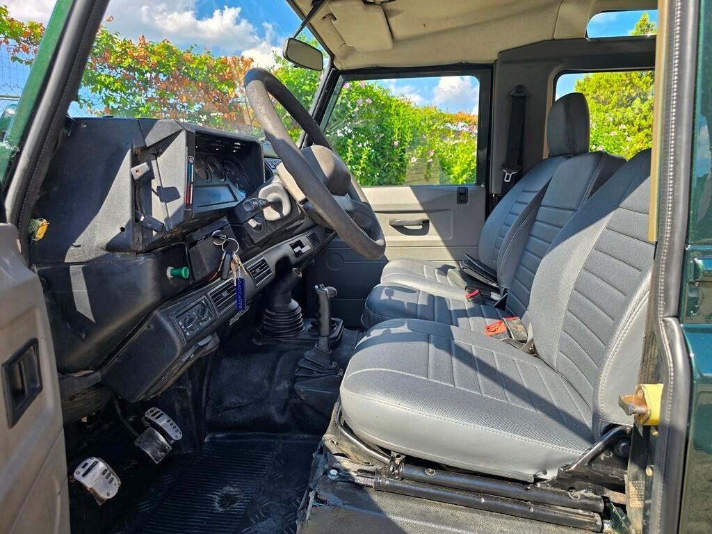 Land Rover Defender 90 TD5 RESTAURATA!