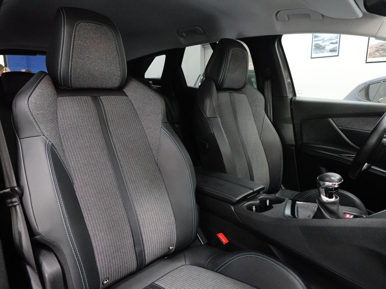 Peugeot 3008 II 1.5 BlueHDI 130 CV ALLURE