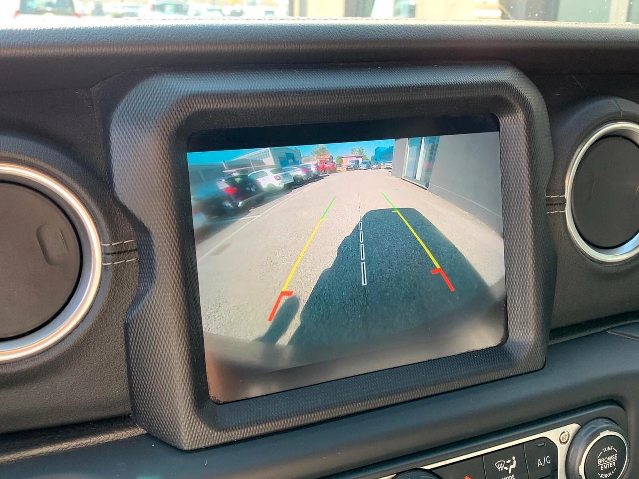 Jeep Wrangler Unlimited 2.2 Mjt II Sahara sky one-touch