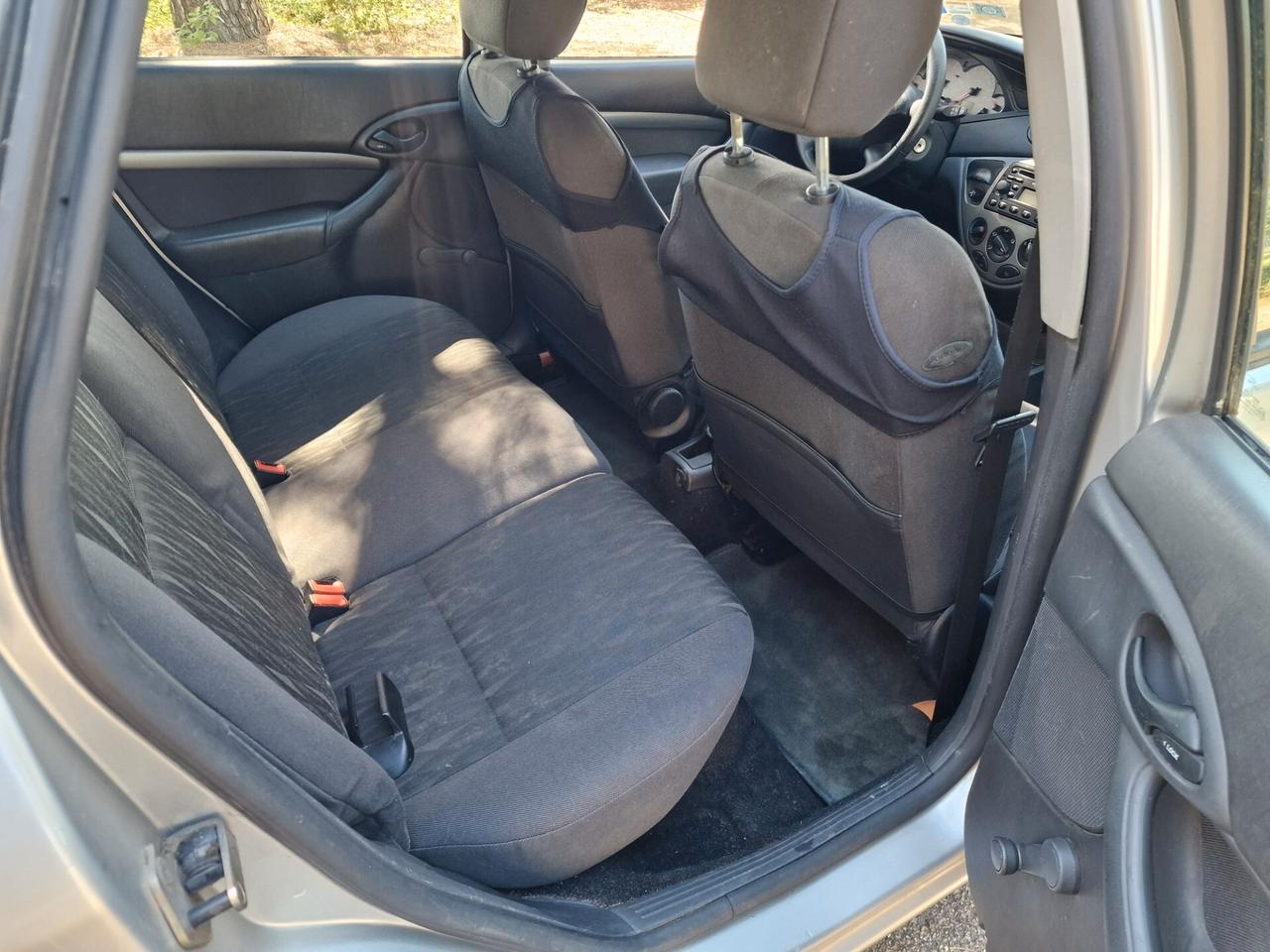 Ford Focus 1.6i 16V cat 5p. Ambiente