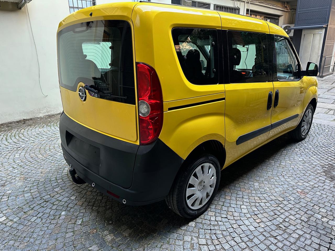 Opel Combo 1.4 (7 POSTI) - No Blocco del Traffico