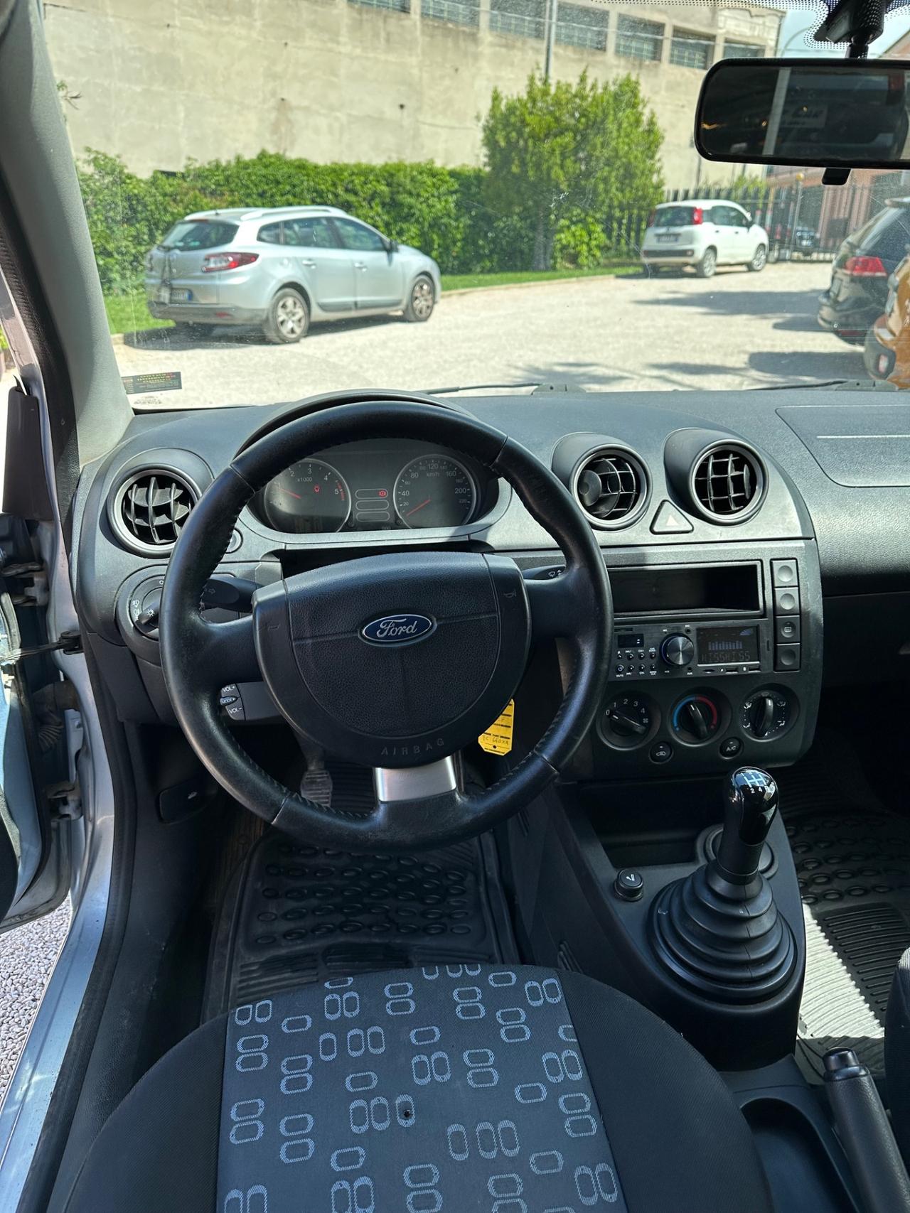 Ford Fiesta 1.4 TDCi 3p. Ghia ok neopatentati