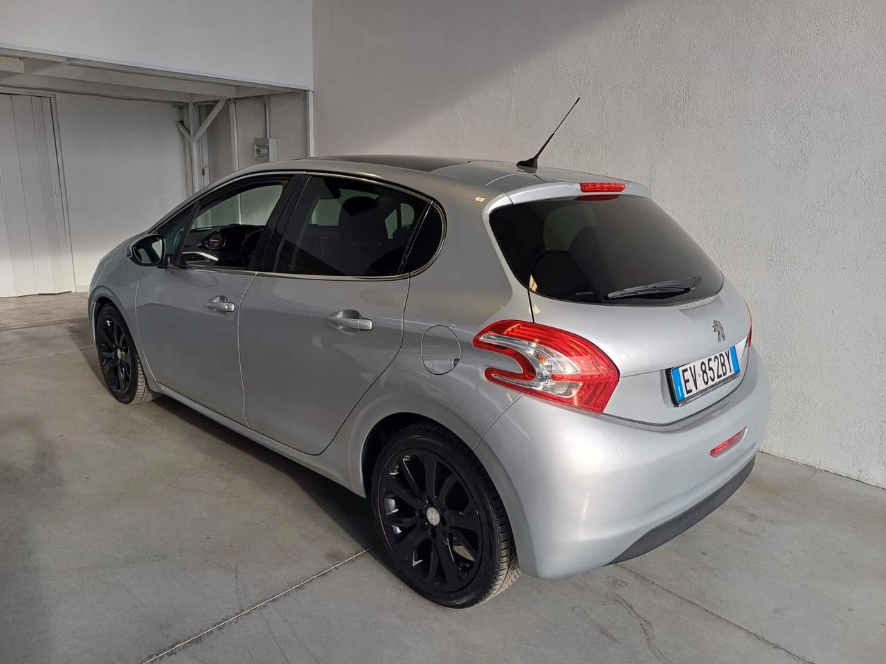 Peugeot 208 1.6 e-HDi 92 CV Stop&Start 5 porte Allure