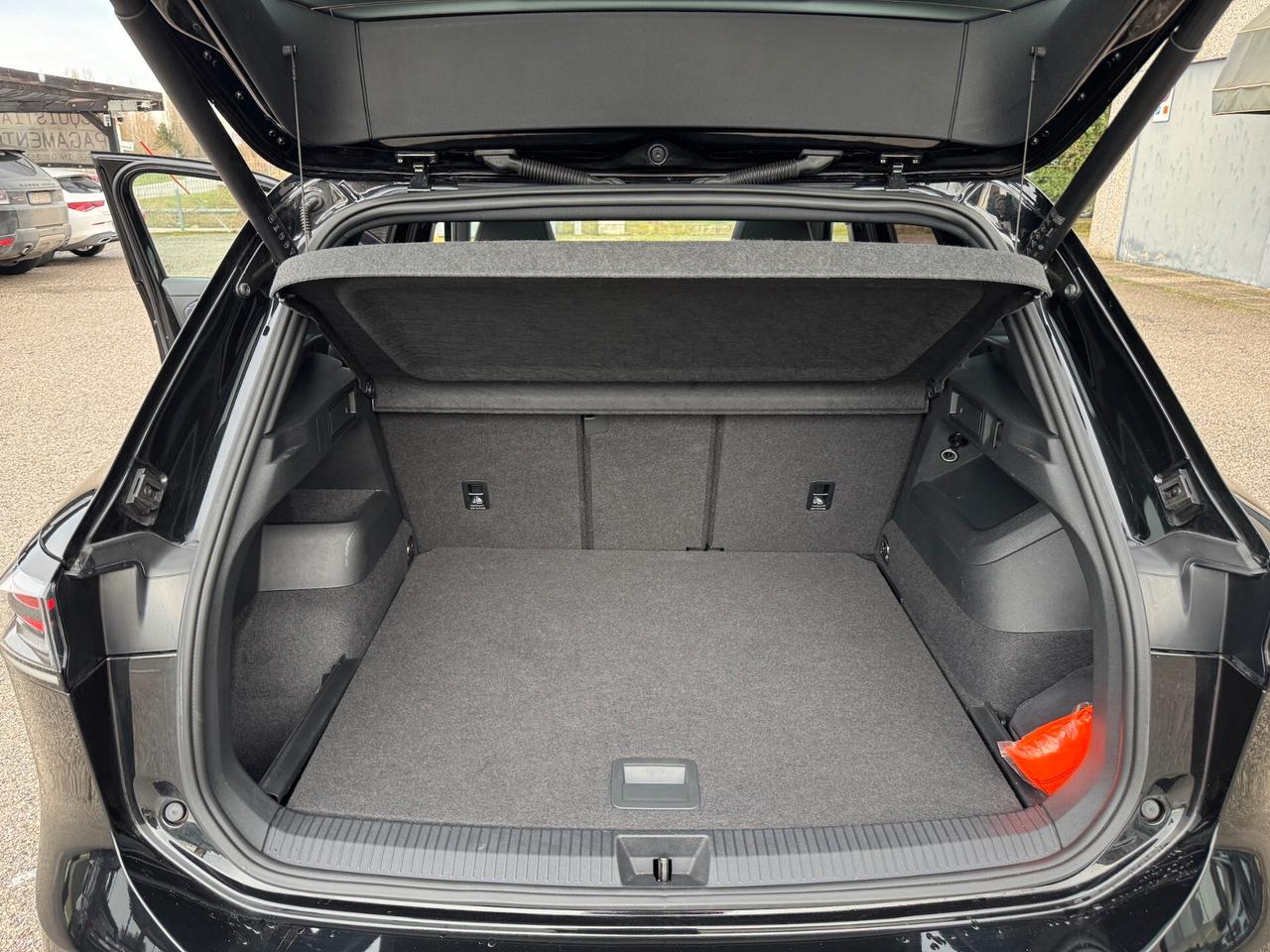 Volkswagen Tiguan 2.0 TDI 150 CV DSG R-Line plus GARANZIA VOLKSWAGEN