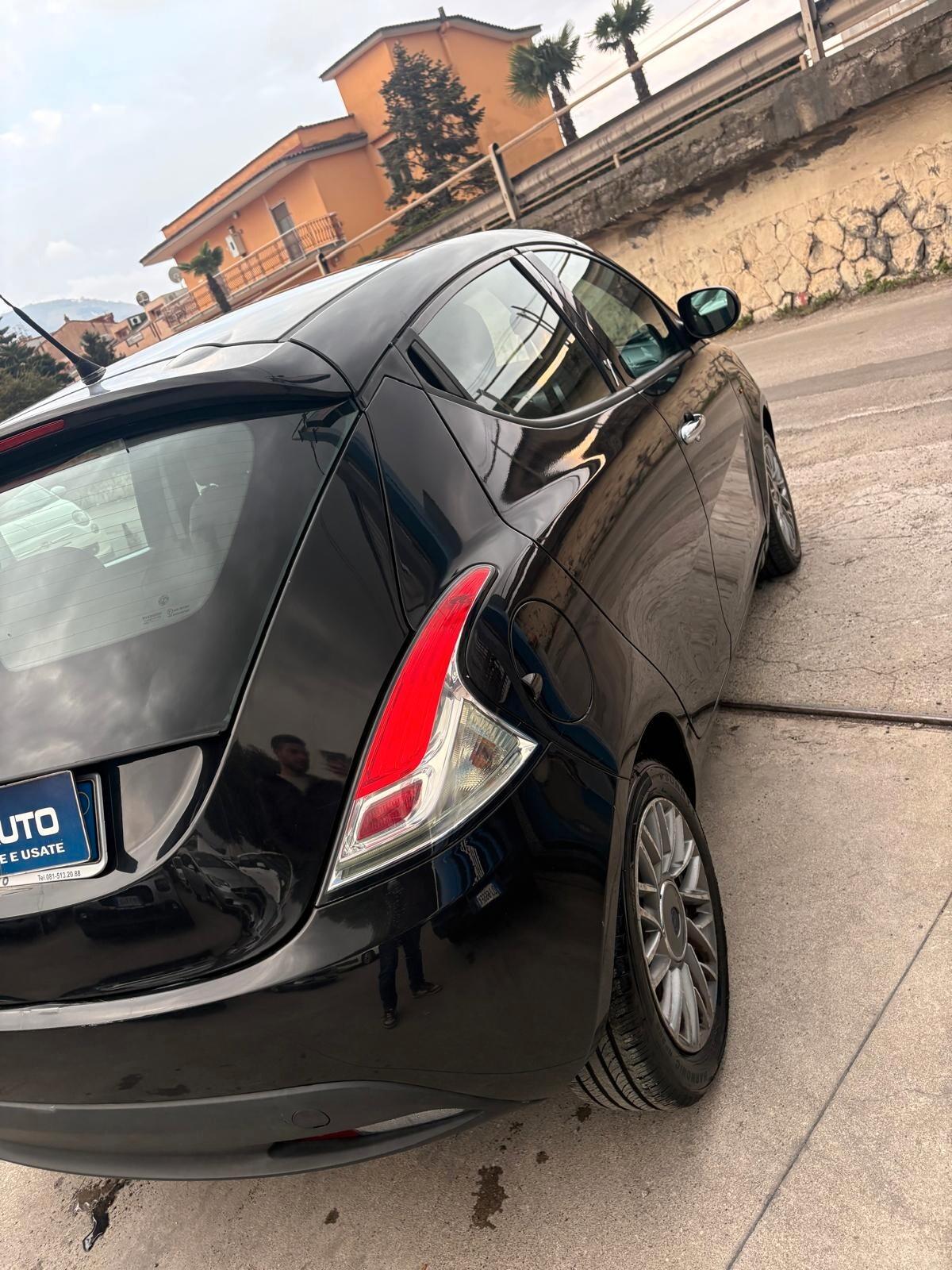 Lancia Ypsilon 1.2 69 CV Unyca