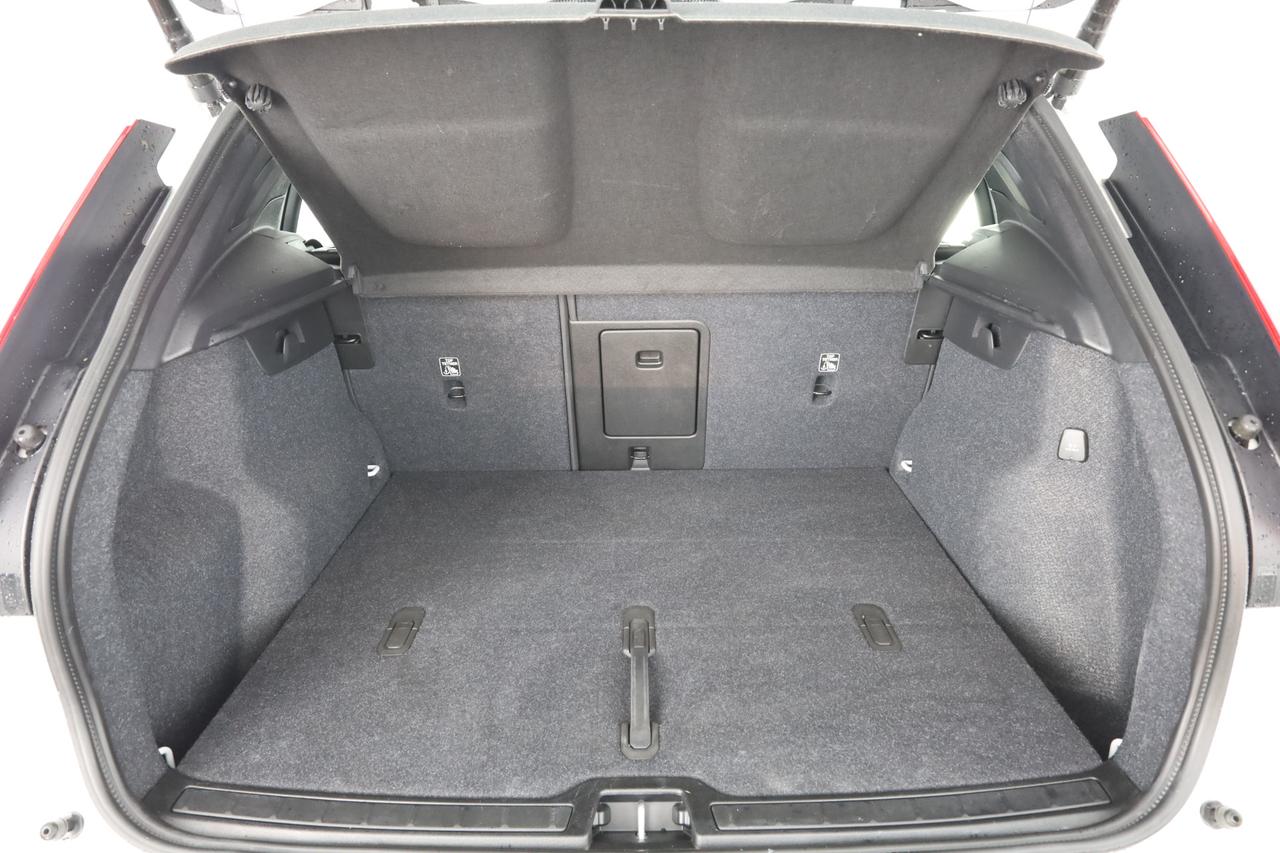 VOLVO XC40 (2017--->) XC40 B3 automatico Core