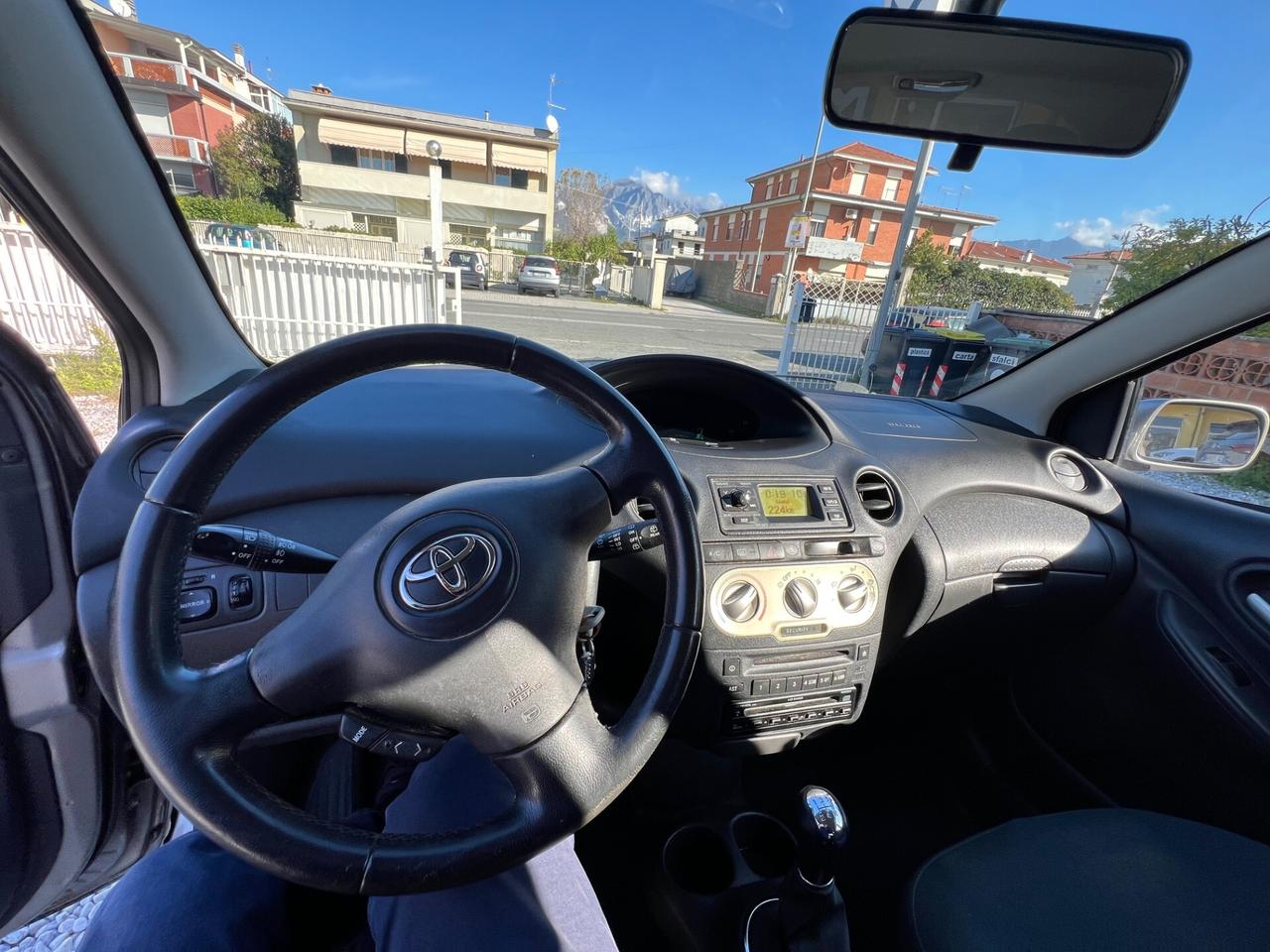 Toyota Yaris 1.3i 16V cat 5 porte Sol