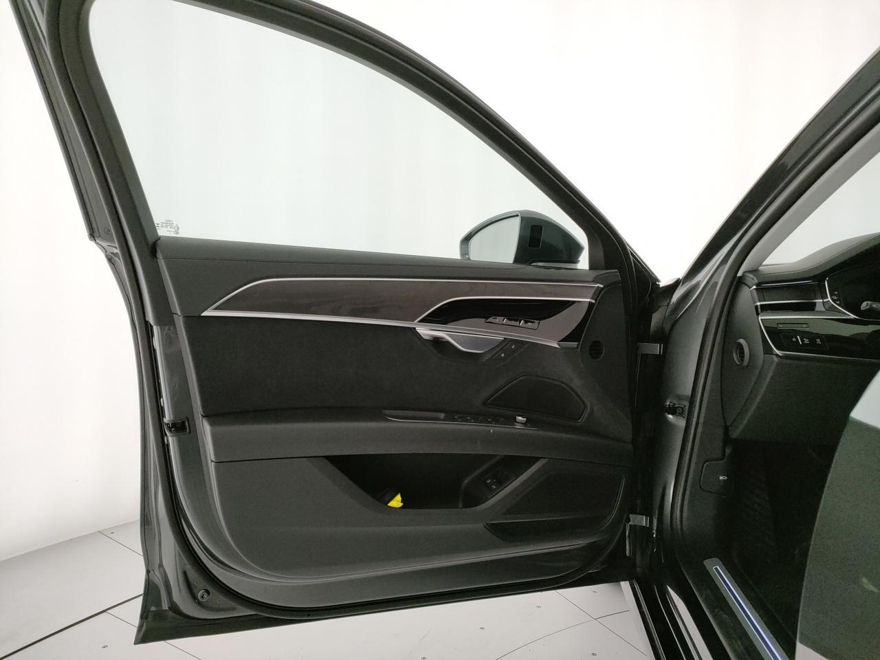 Audi A8 60 3.0 tfsi e quattro tiptronic