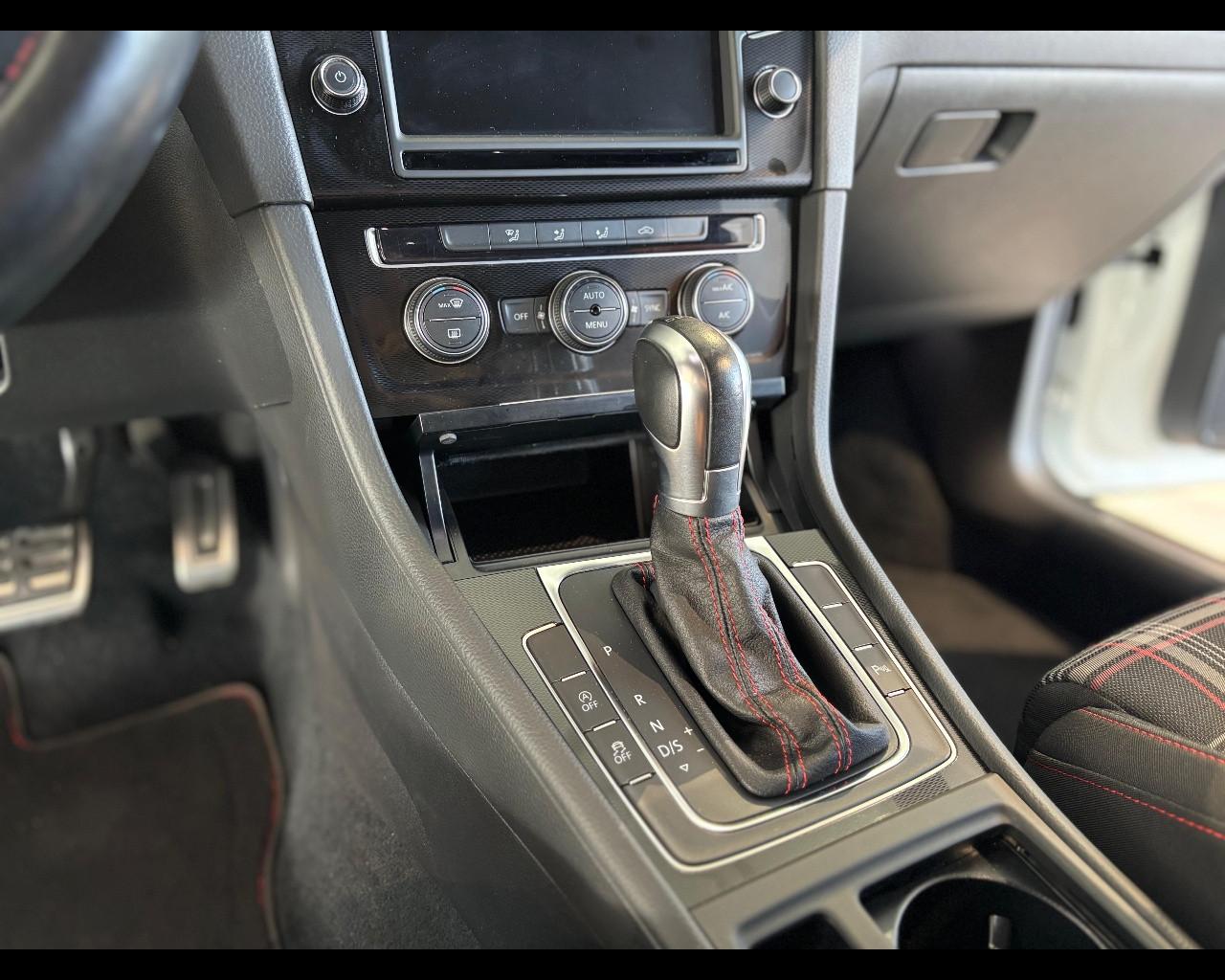 VOLKSWAGEN GOLF GTI PERFORMANCE DSG