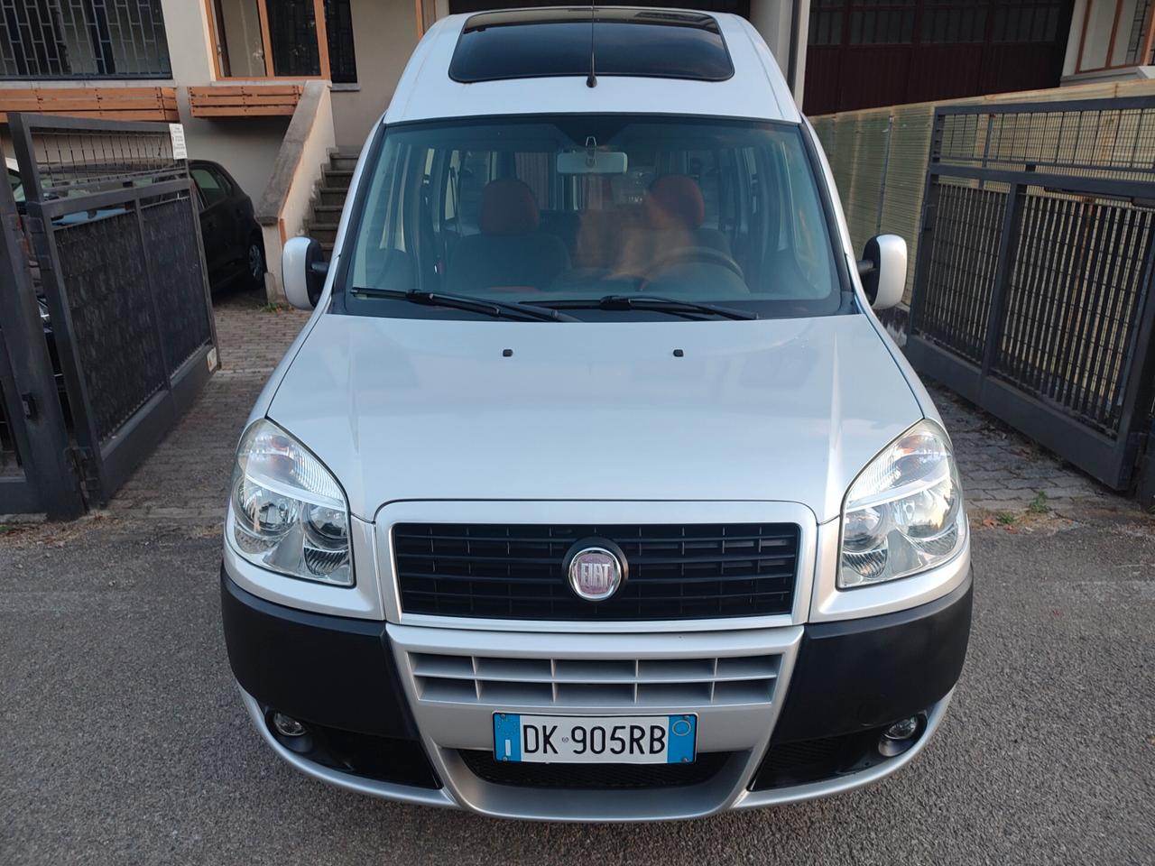 FIAT DOBLO 1.4BENZINA CON PEDANA DISABILI ELETTRICA NUOVO