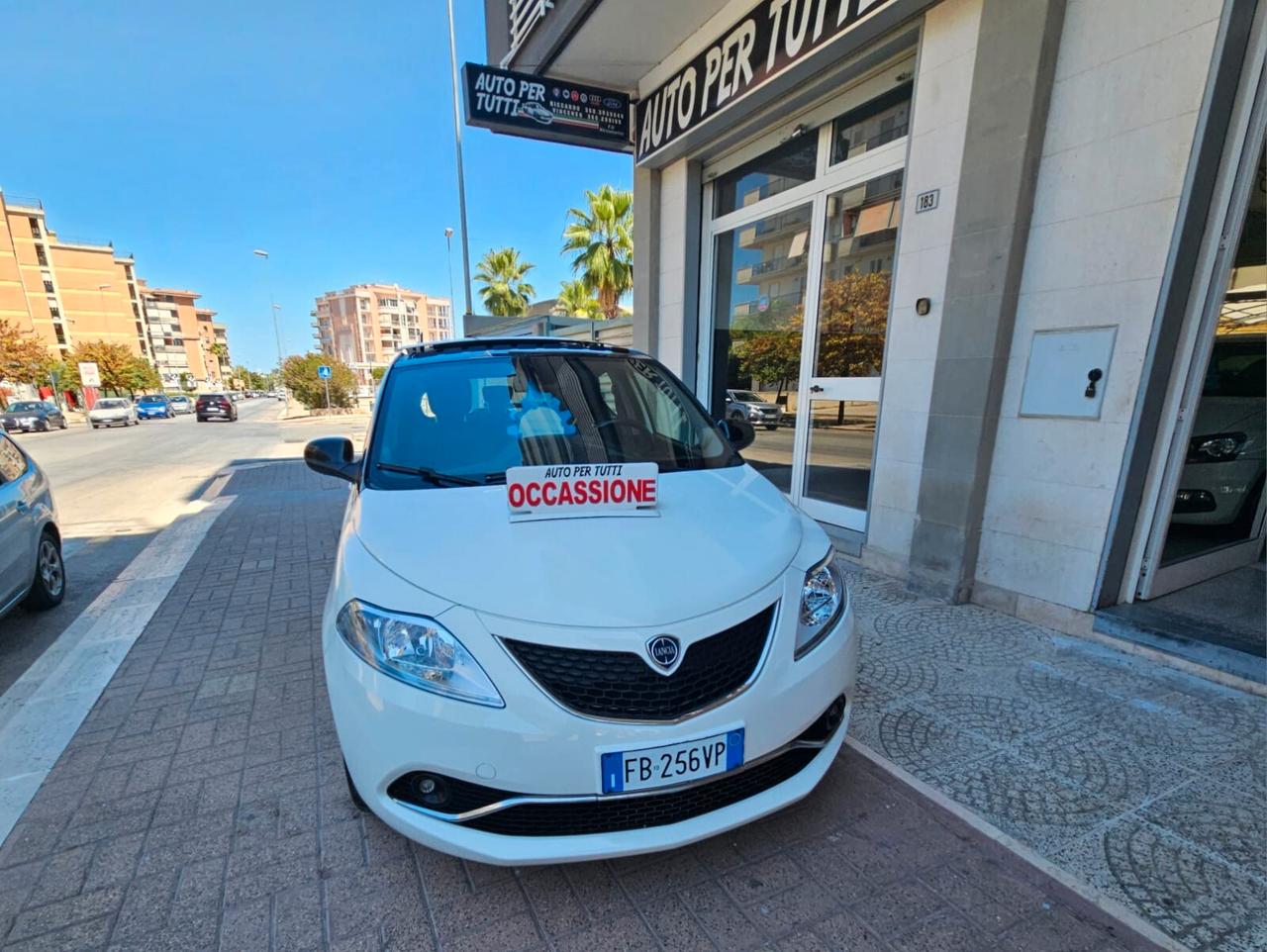 Lancia Ypsilon 1.2 69CV "tetto apribile" 12/2015