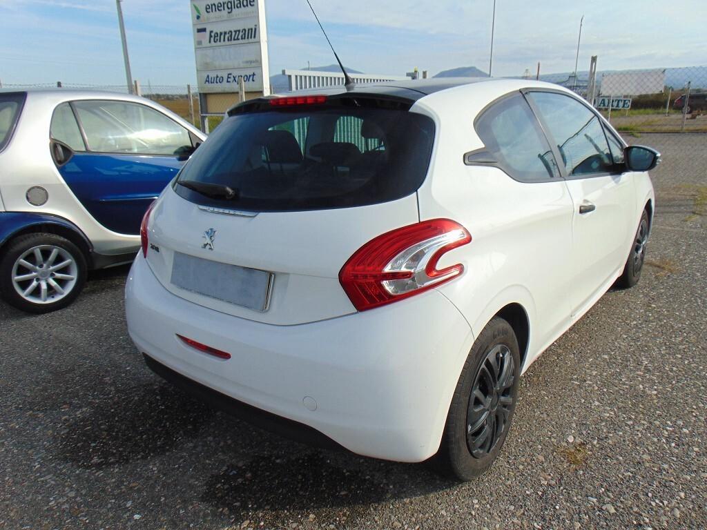 peugeot 208 2,2 benzina