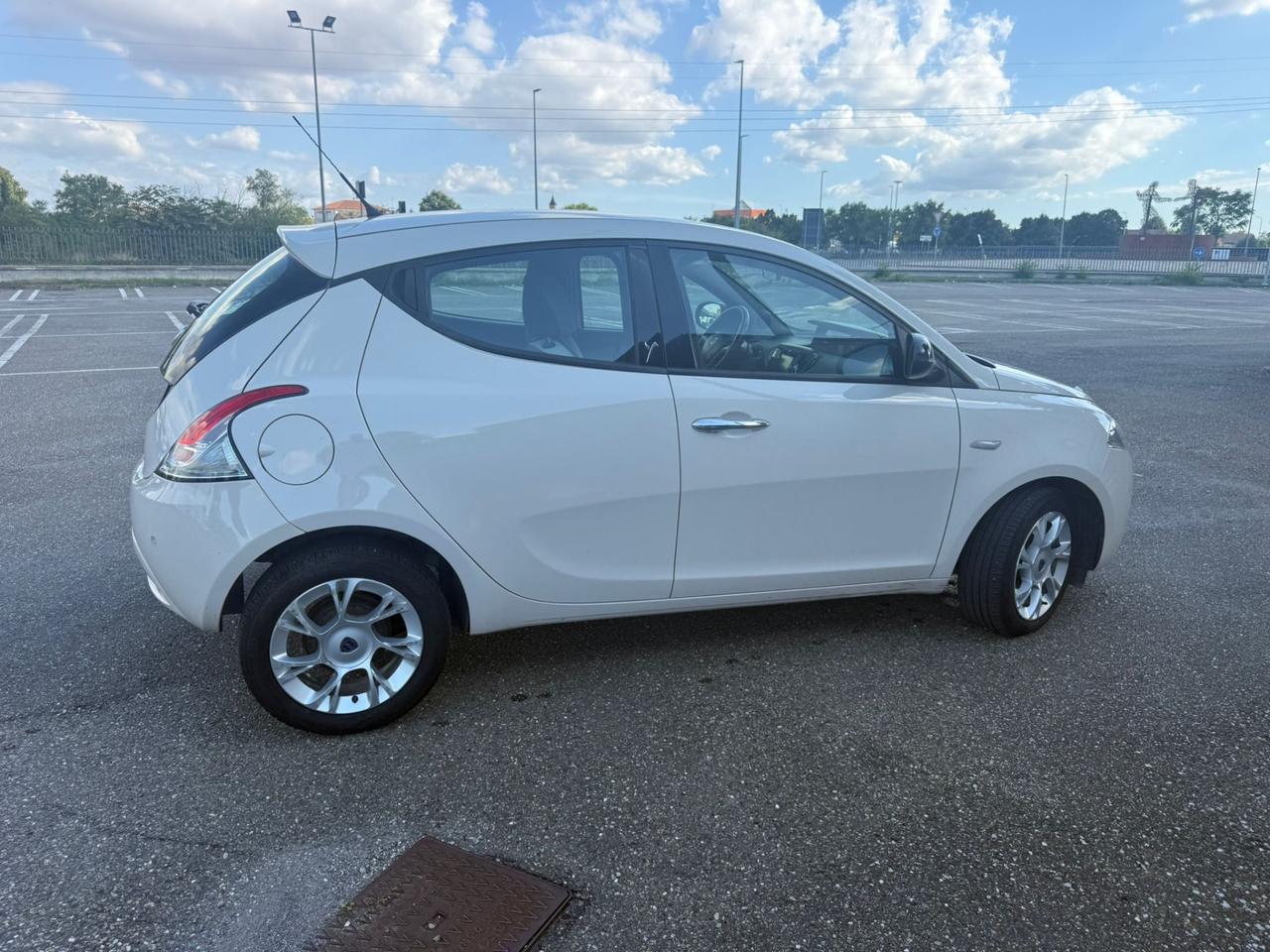 Lancia Ypsilon 1.3 MJT 16V 95 CV 5 porte PLATINUM