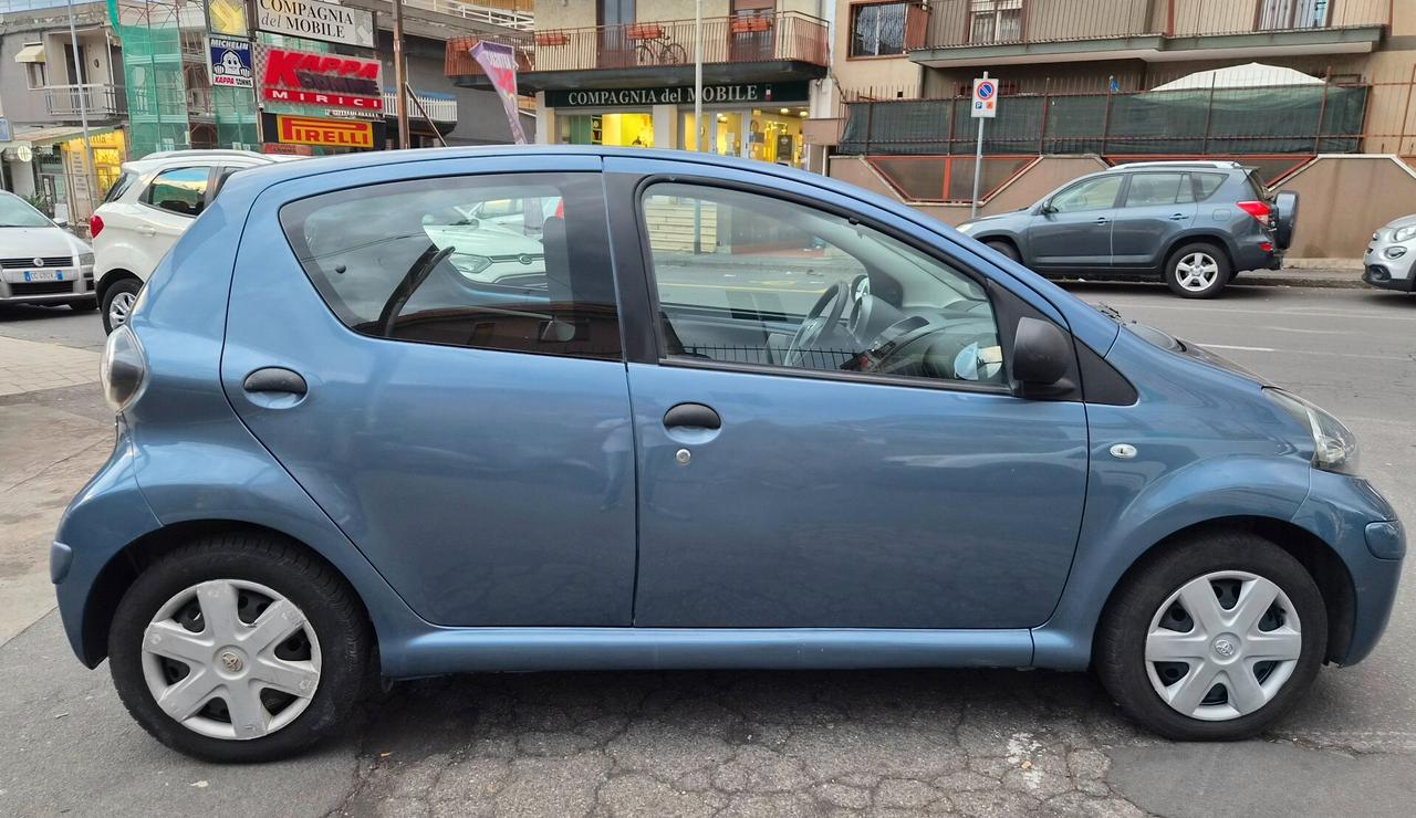 Toyota Aygo 1.0 12V VVT-i 5 porte Sol