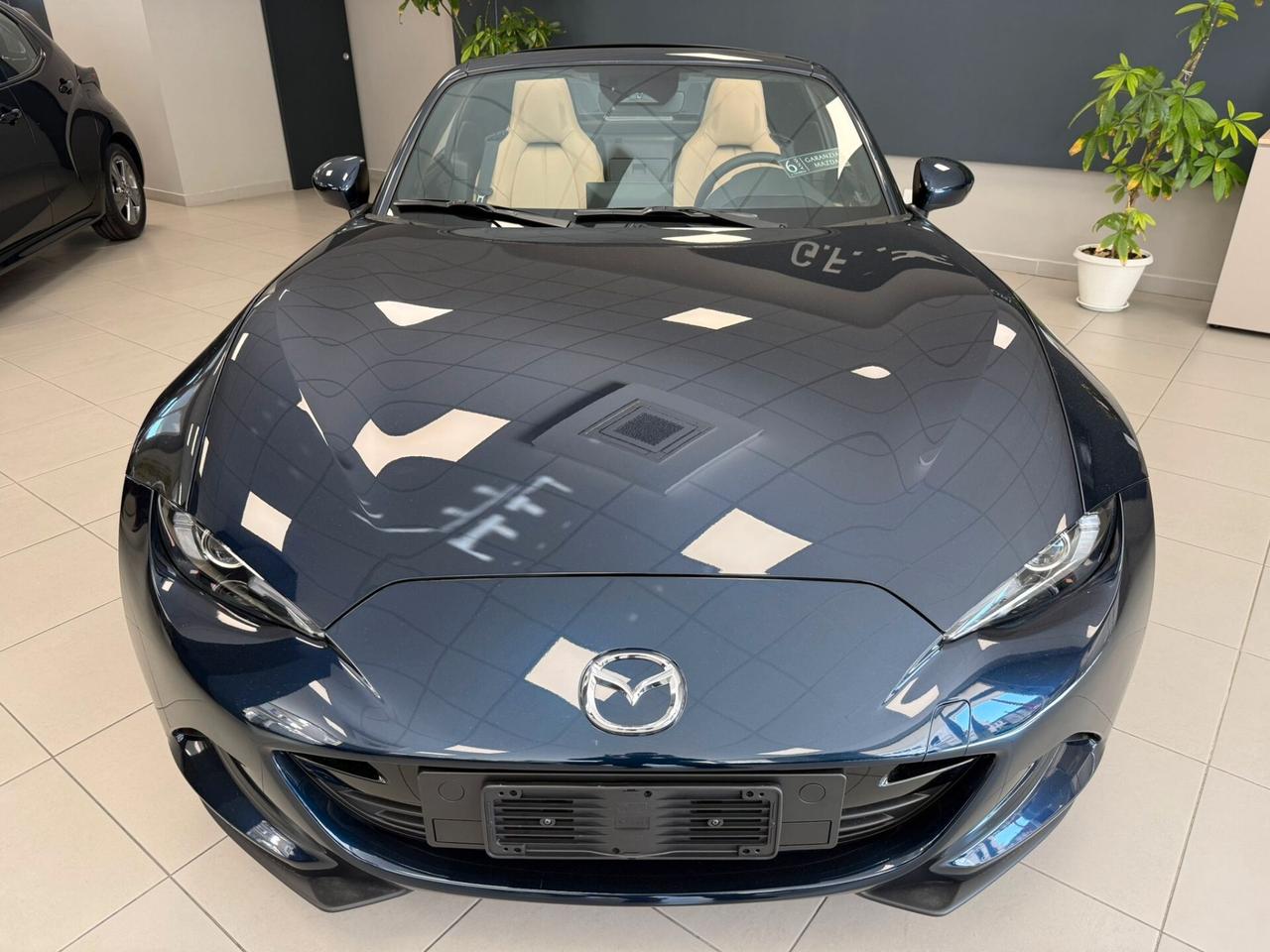 Mazda MX-5 1.5L Skyactiv-G RF Kazari