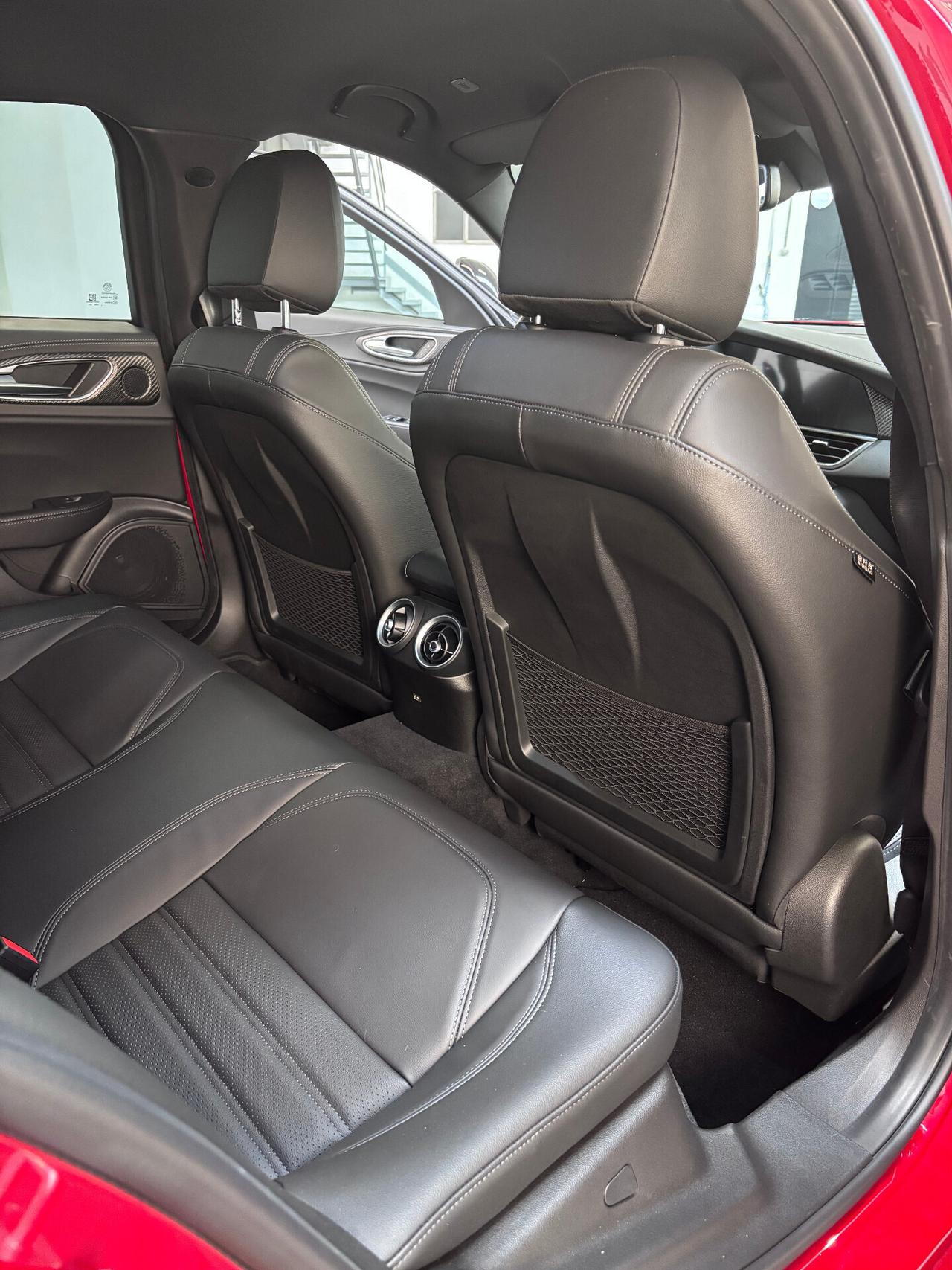 Alfa Romeo Giulia 2.9 V6 Bi-Turbo AT8 Quadrifoglio