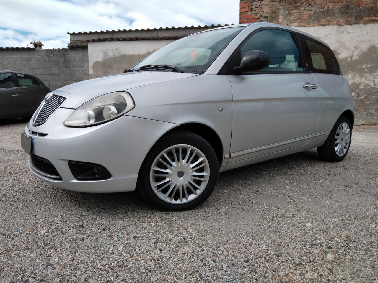 Lancia Ypsilon 1.3 MJT 75 CV Platinum x neopatentati