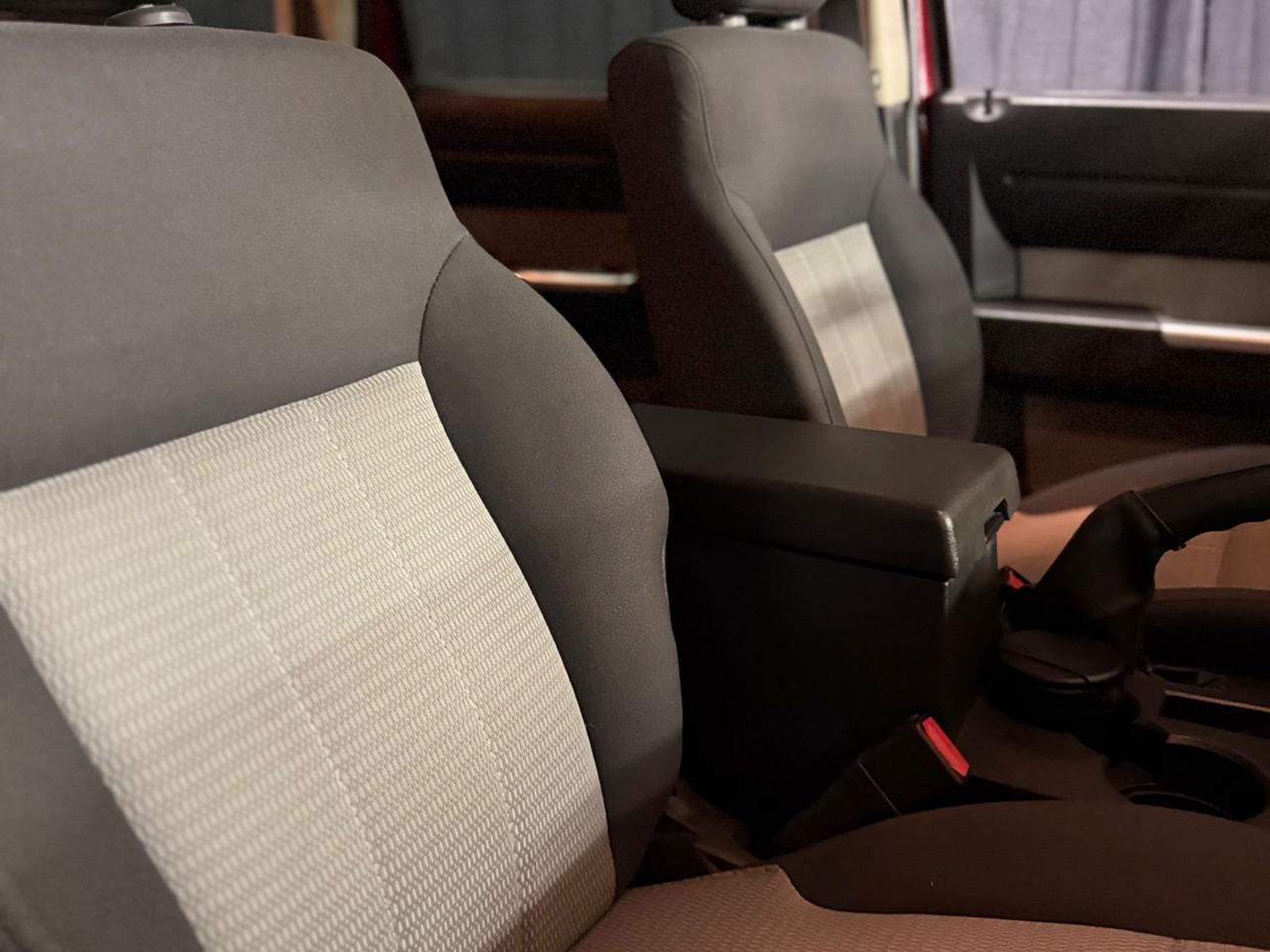 STRAORDINARIO DODGE NITRO 4×4 CON CAMBIO MANUALE