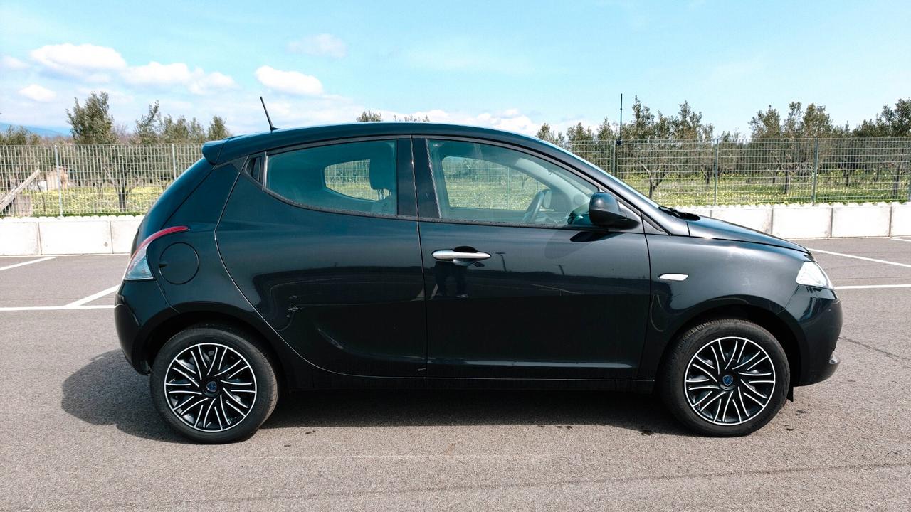 Lancia Ypsilon 1.0 FireFly 5 porte S&S Hybrid Alberta Ferretti