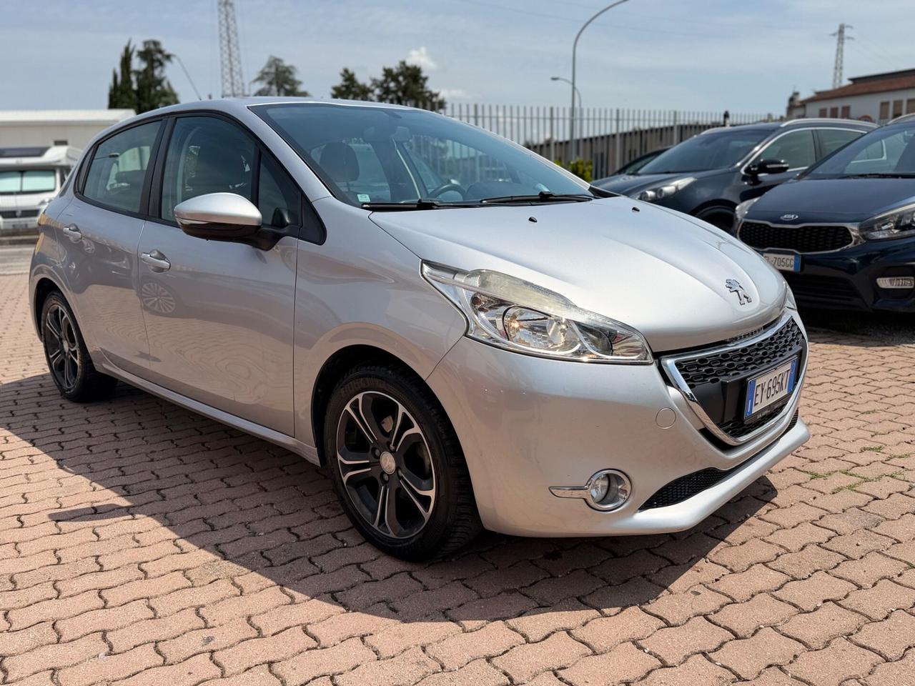 Peugeot 208 1.4 HDi 68 CV 5 porte Allure