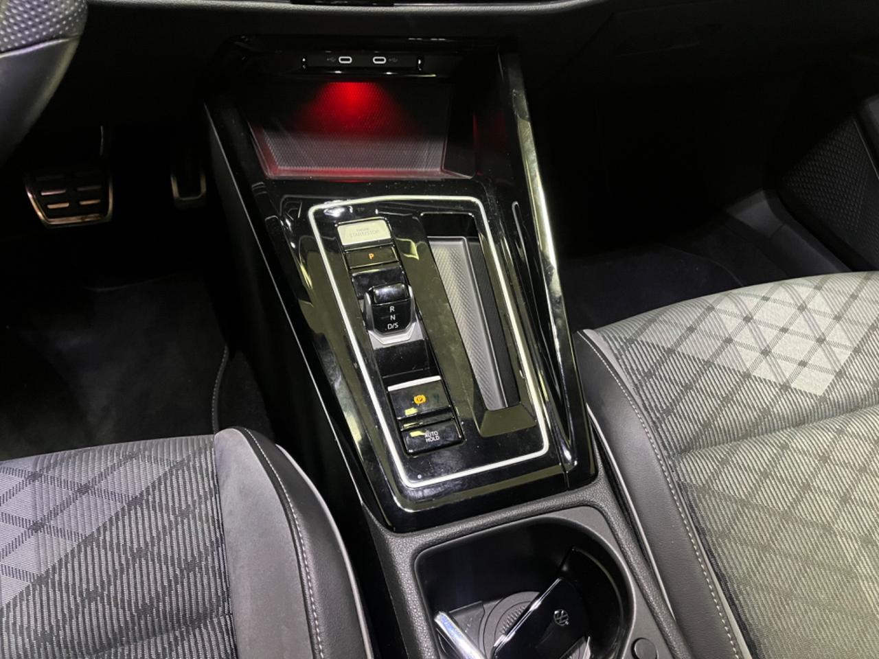 Volkswagen Golf 1.5 eTSI 150 CV EVO ACT DSG R-Line