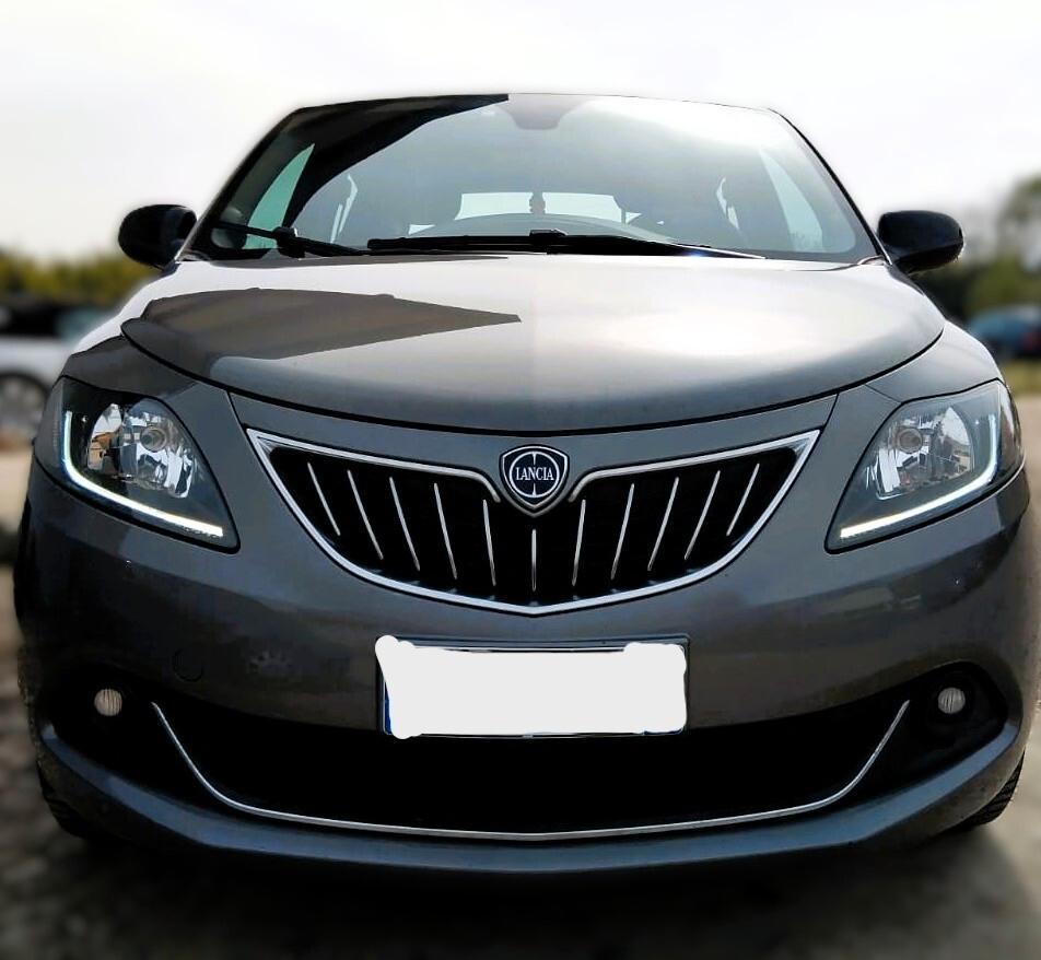 Lancia Ypsilon 1.0 FireFly 5 porte S&S Hybrid Silver