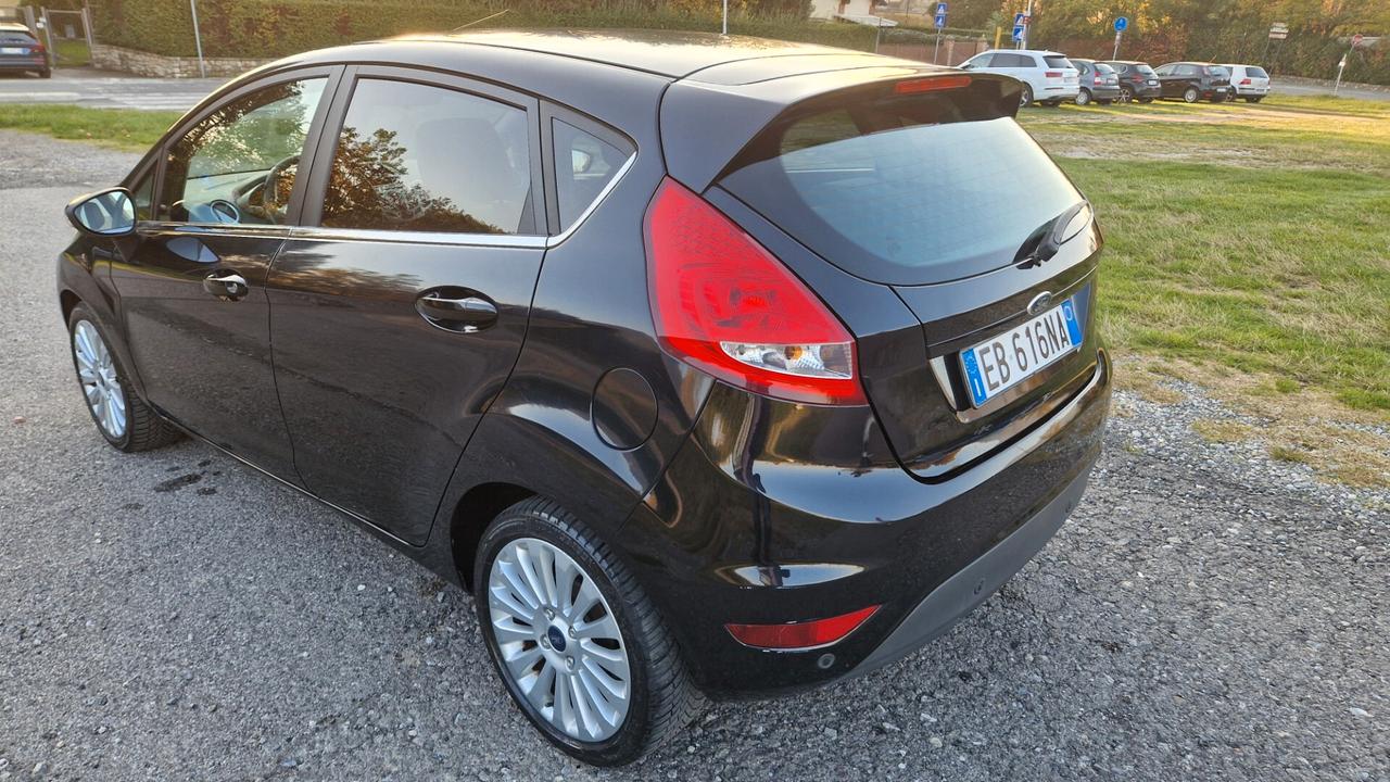 Ford Fiesta 1.4 5 porte Bz.- GPL Titanium Top neopatentati