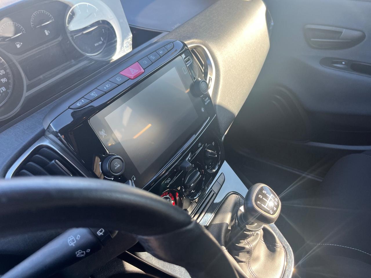 Lancia Ypsilon 1.0 FireFly 5 porte S&S Hybrid Gold Plus