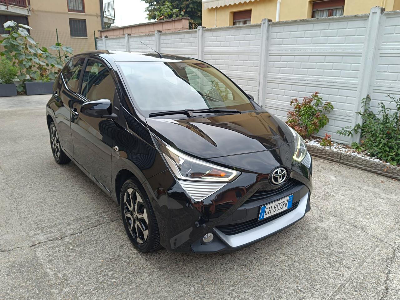 Toyota Aygo Connect 1.0 VVT-i 72 CV 5 porte x-play