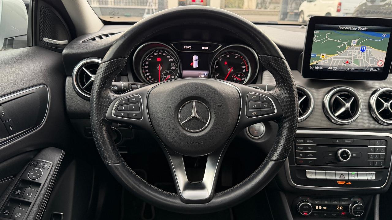 MERCEDES-BENZ GLA 180 1.6 PREMIUM AT7 122CV - FULL LED, PELLE, TETTO, NEOPATENTATI