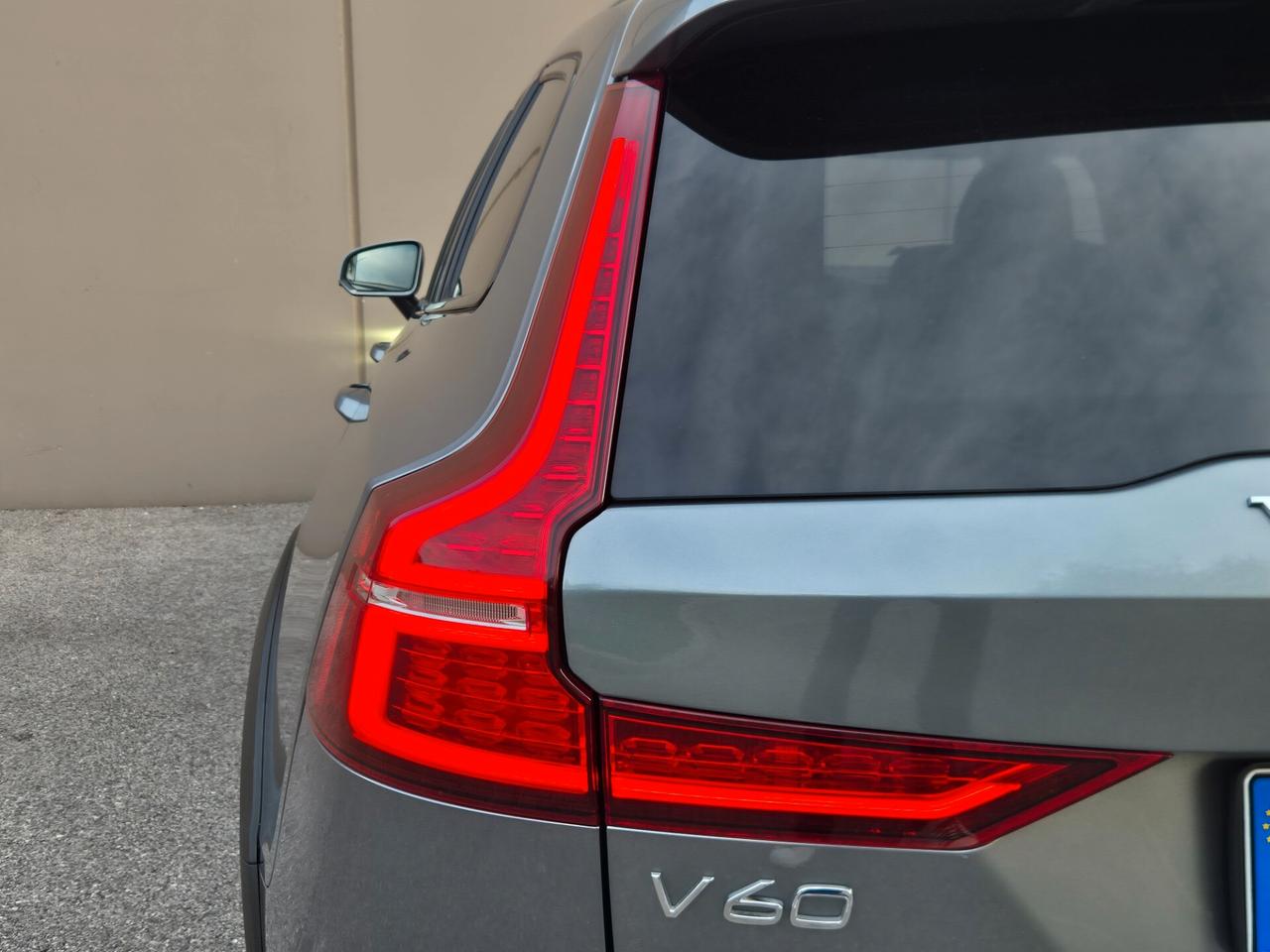 Volvo V60 Cross Country D4 AWD Geartronic Business Plus