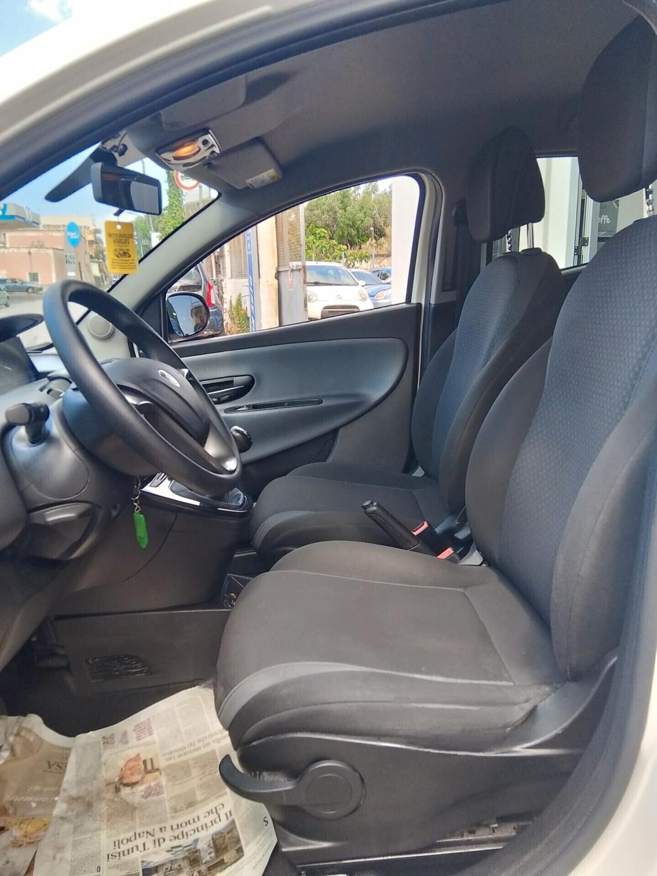 Lancia Ypsilon 1.2 69 CV 5 porte Platinum