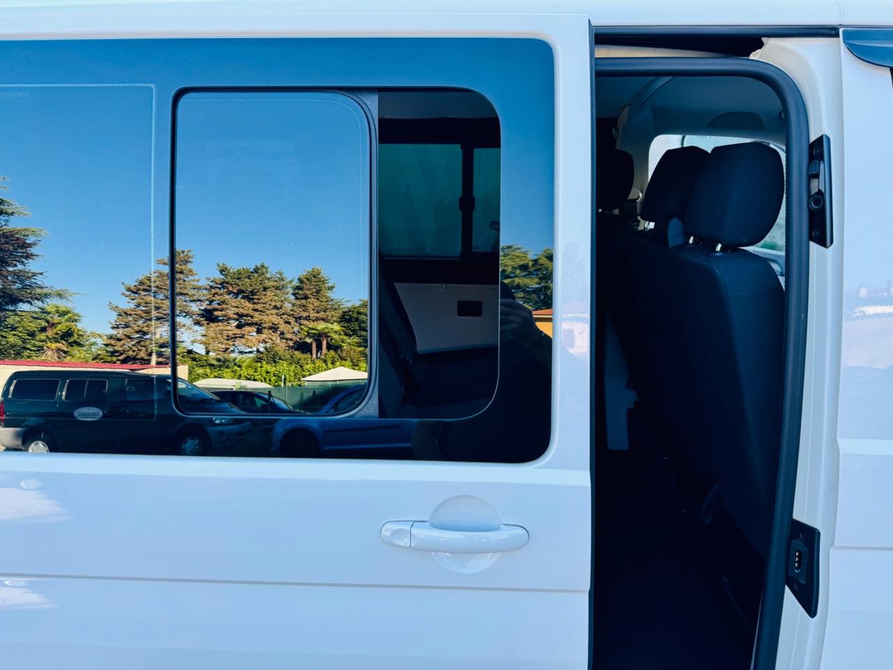 Volkswagen Transporter 2.0 TDI Van 6 Posti