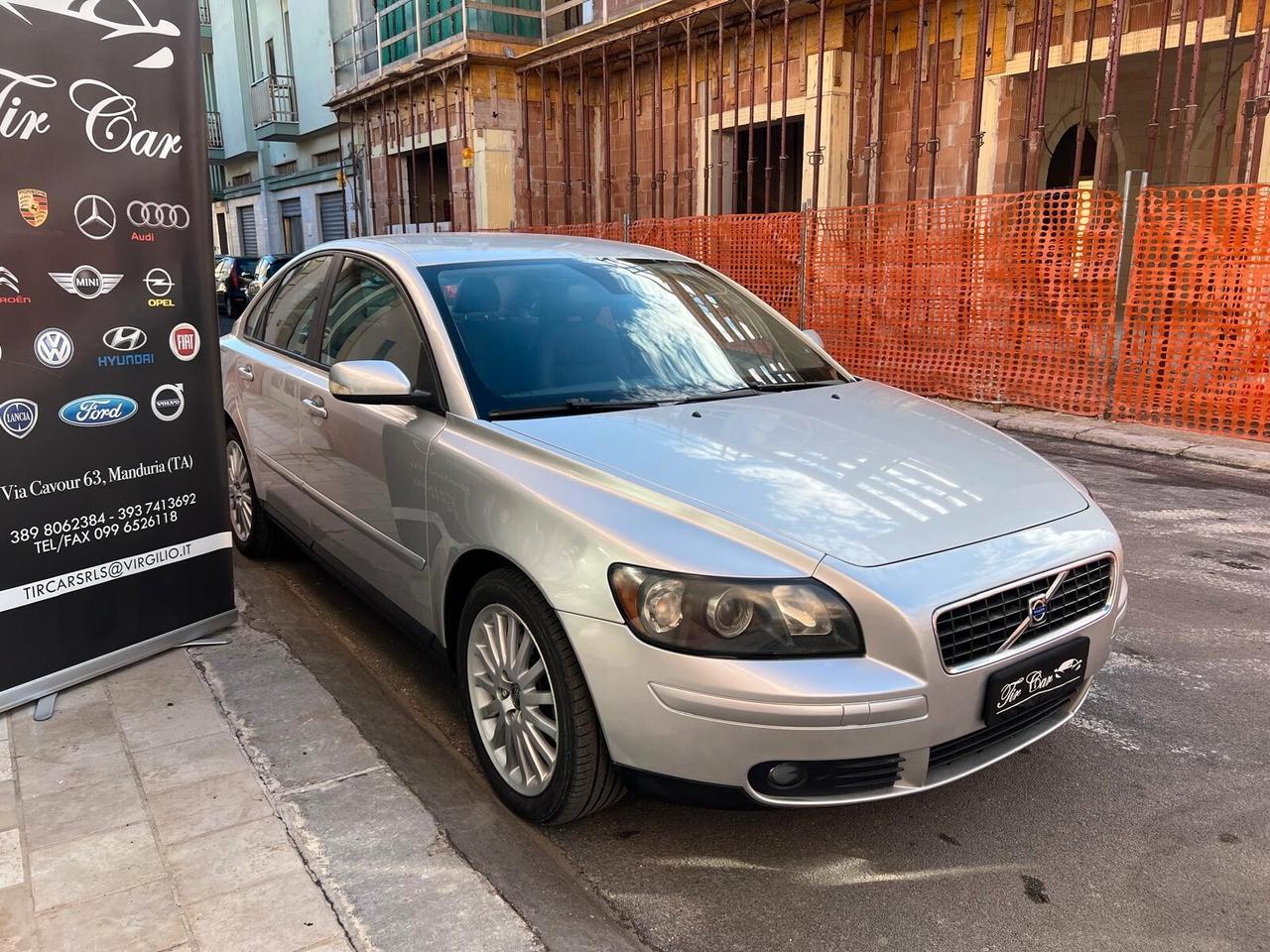 VOLVO S40 MOMENTUM 2.0 135CV 100KW ANNO 2005