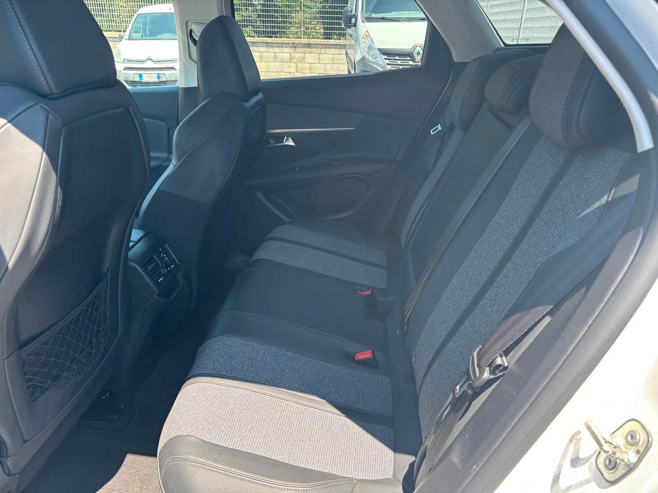 Peugeot 3008 ALLURE 1.2 PureTech 130CV - 2019